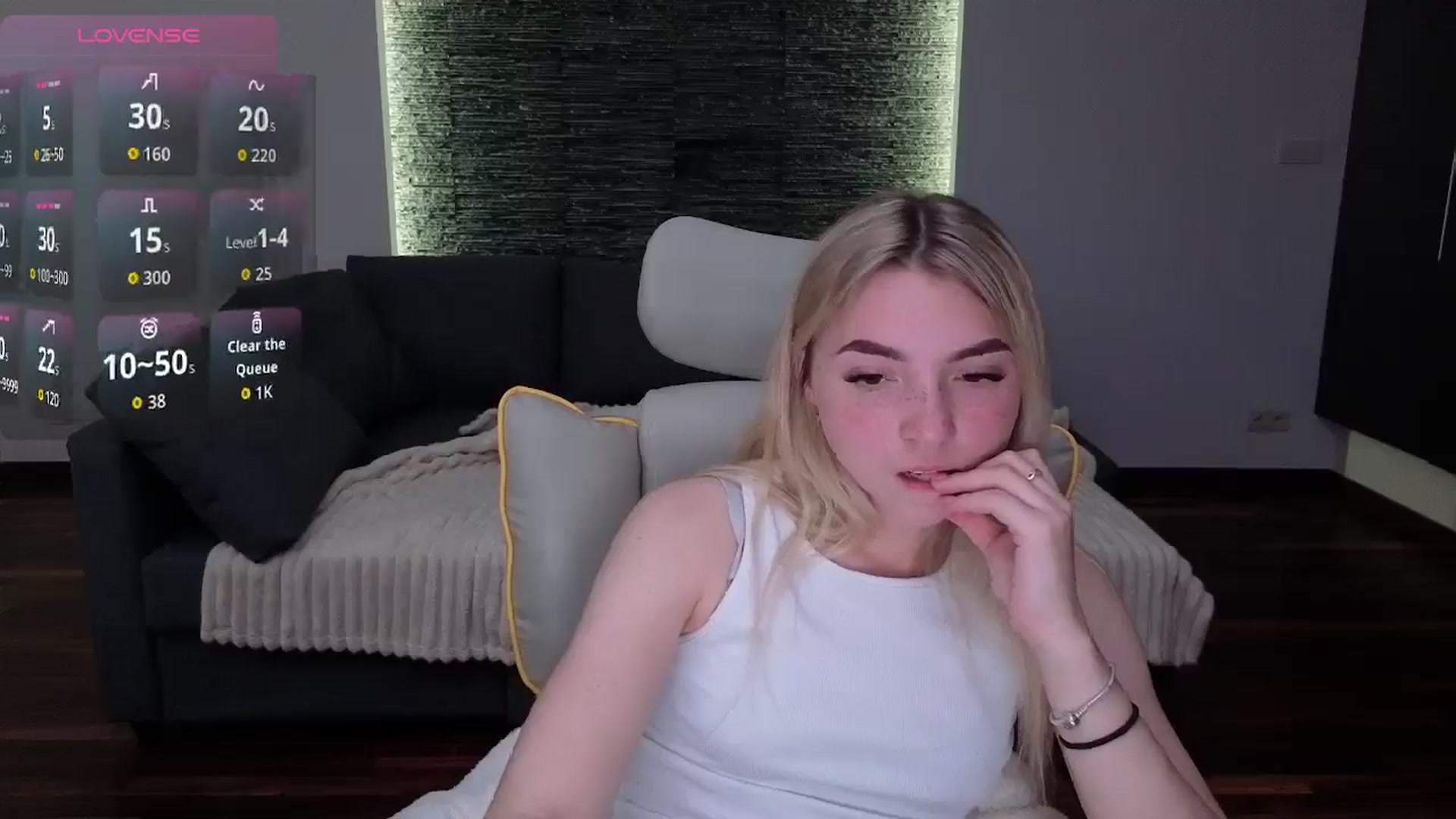 Gallery image thumbnail from Daisyy's myfreecams stream on, 04/19/2026, 16:31 image 3 of 20