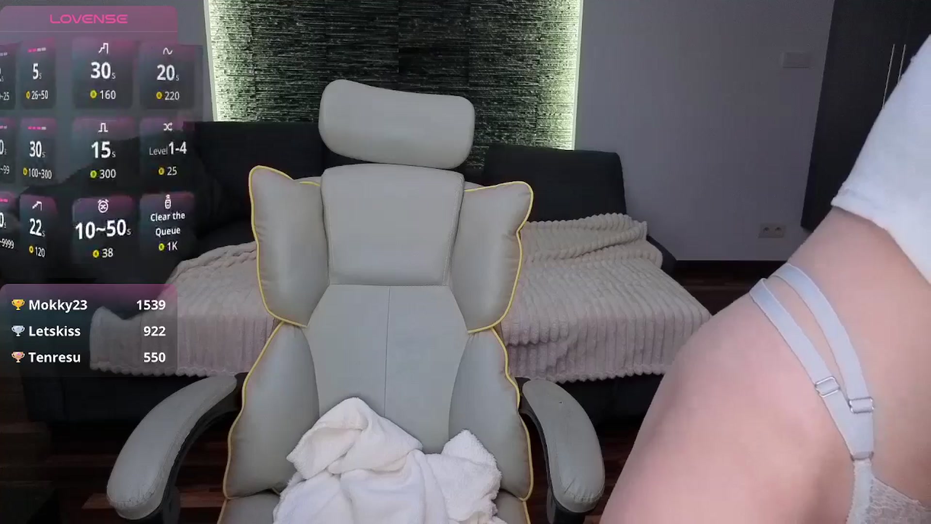 Gallery image thumbnail from Daisyy's myfreecams stream on, 04/19/2026, 18:31 image 18 of 20