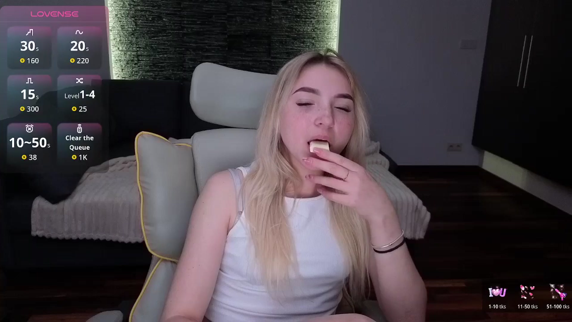 Gallery image thumbnail from Daisyy's myfreecams stream on, 04/19/2026, 18:31 image 6 of 20