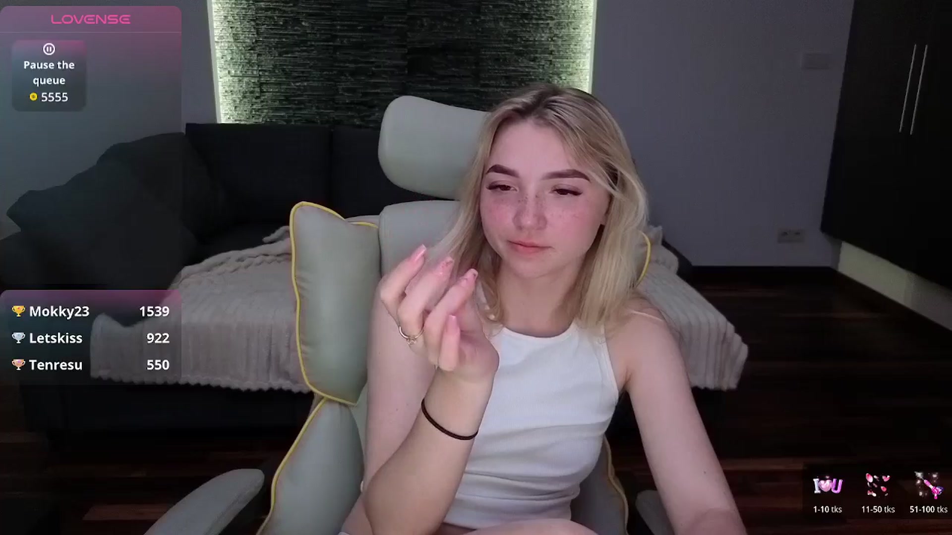 Gallery image thumbnail from Daisyy's myfreecams stream on, 04/19/2026, 18:31 image 16 of 20