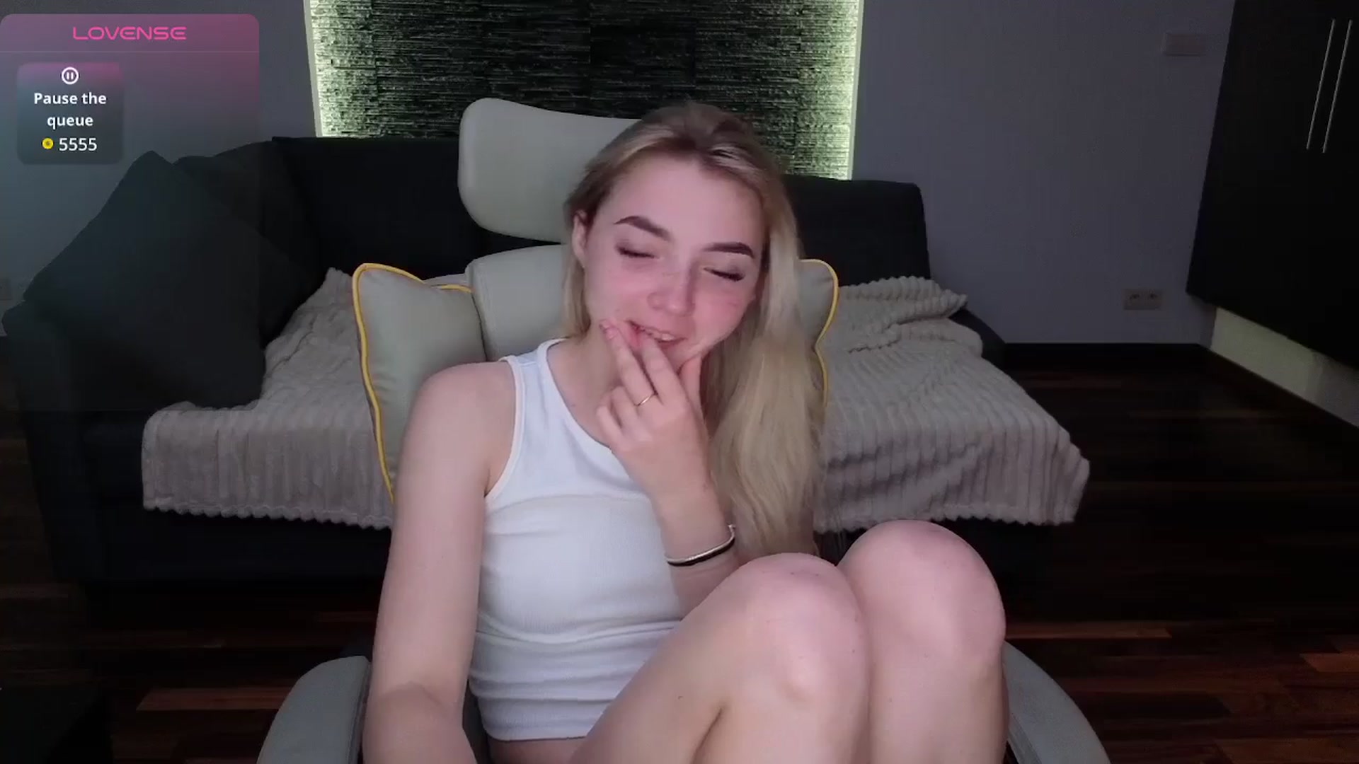 Gallery image thumbnail from Daisyy's myfreecams stream on, 04/19/2026, 19:49 image 14 of 20