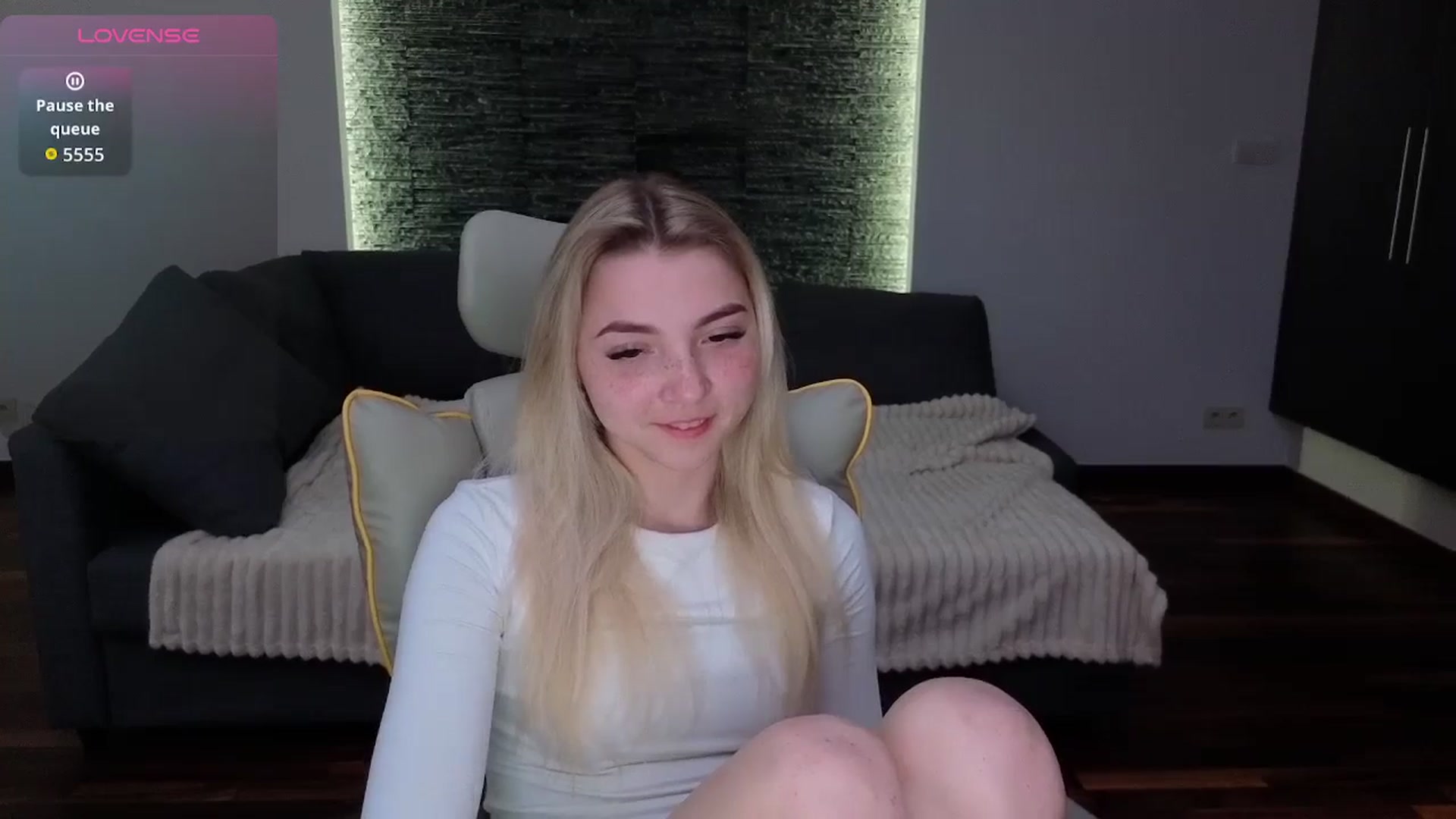 Gallery image thumbnail from Daisyy's myfreecams stream on, 04/20/2026, 14:18 image 4 of 20