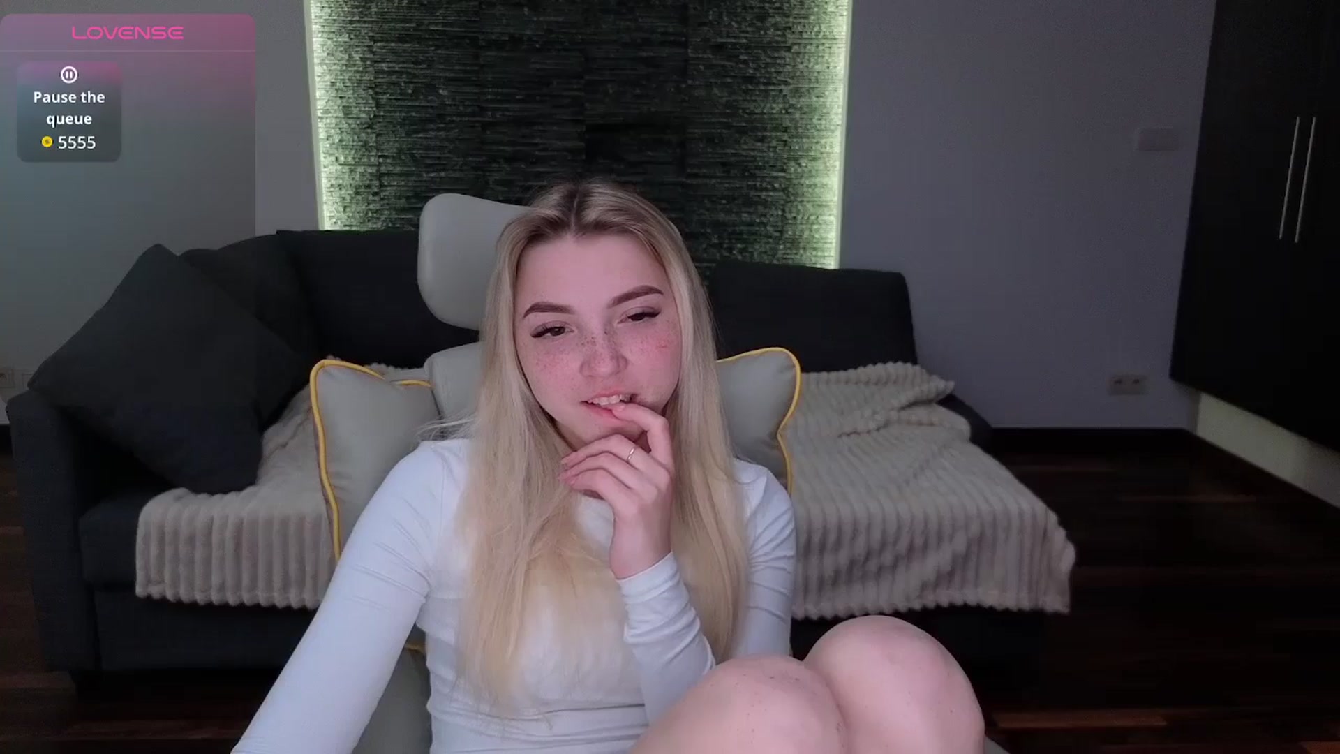 Gallery image thumbnail from Daisyy's myfreecams stream on, 04/20/2026, 14:18 image 6 of 20