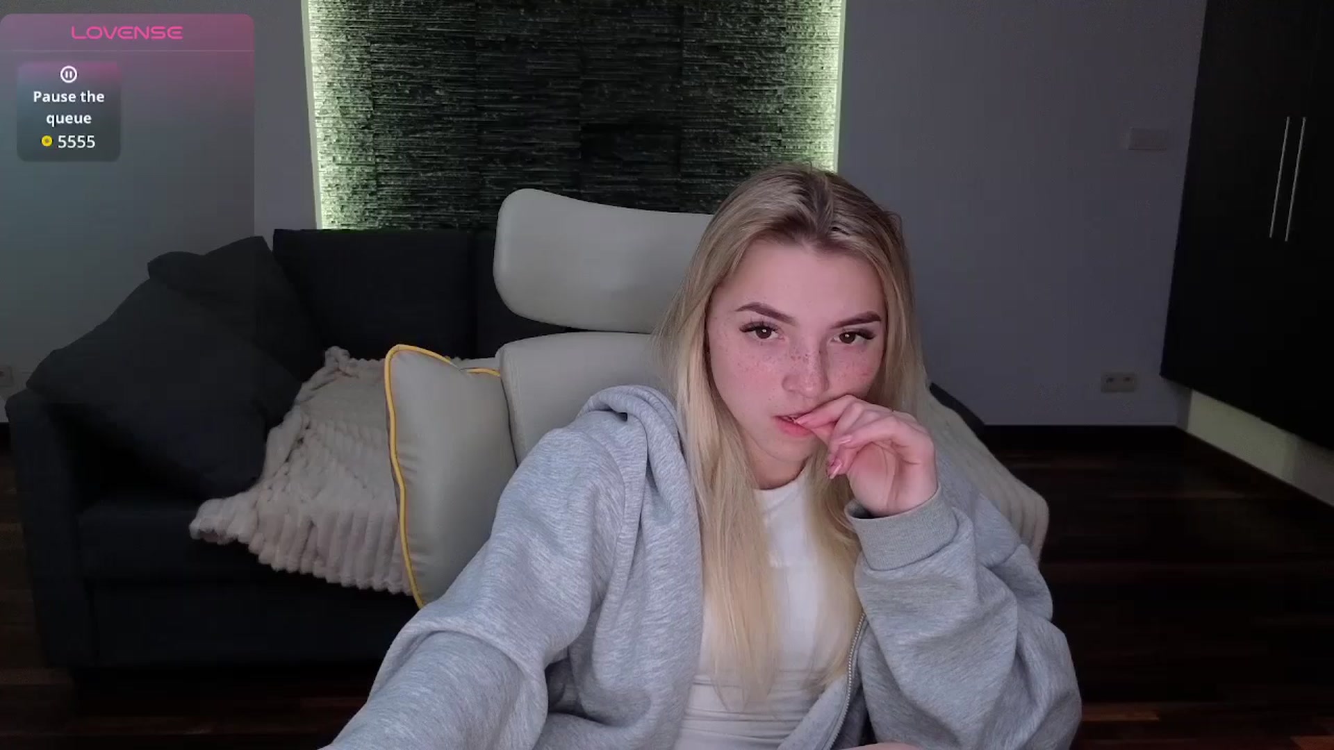 Gallery image thumbnail from Daisyy's myfreecams stream on, 04/20/2026, 15:09 image 8 of 20