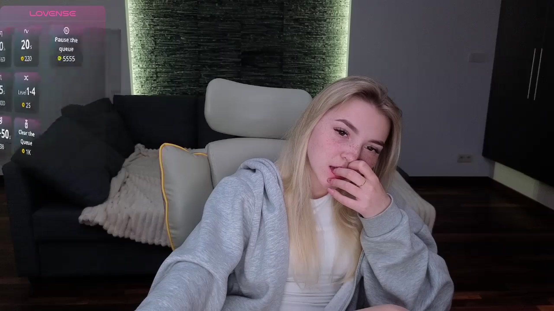 Gallery image thumbnail from Daisyy's myfreecams stream on, 04/20/2026, 15:09 image 9 of 20
