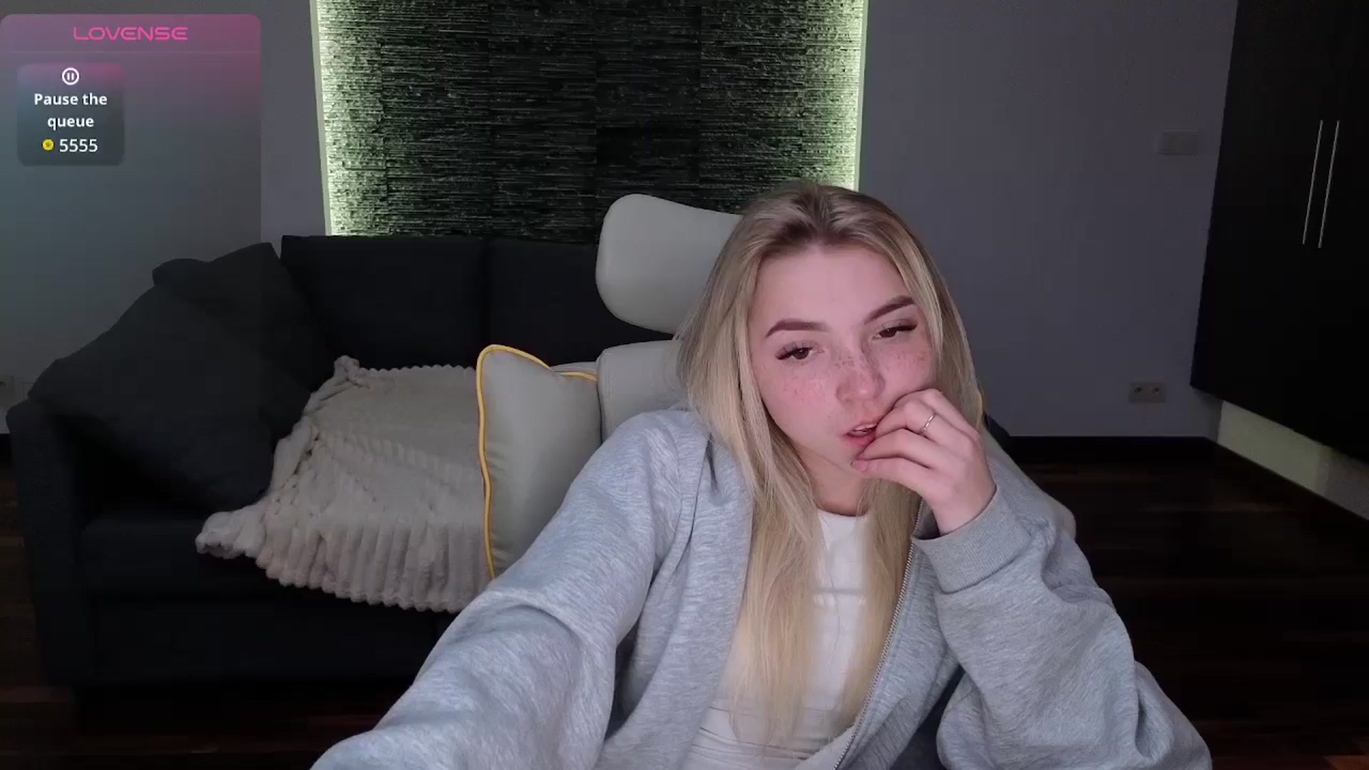 Gallery image thumbnail from Daisyy's myfreecams stream on, 04/20/2026, 15:09 image 1 of 20