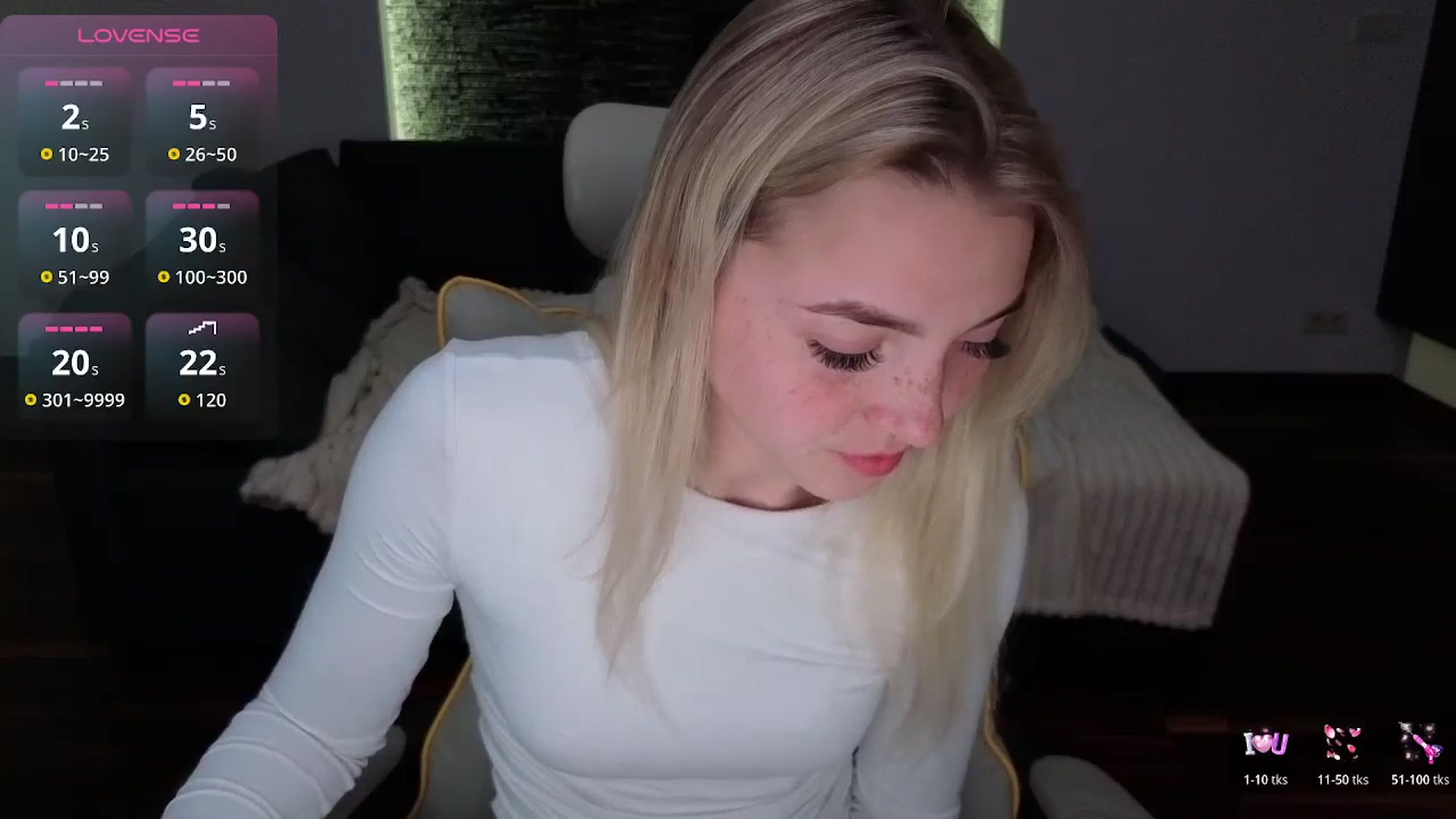 Gallery image thumbnail from Daisyy's myfreecams stream on, 04/20/2026, 20:32 image 8 of 20