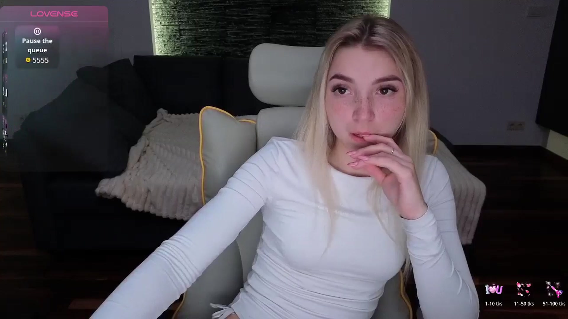 Gallery image thumbnail from Daisyy's myfreecams stream on, 04/20/2026, 20:32 image 5 of 20