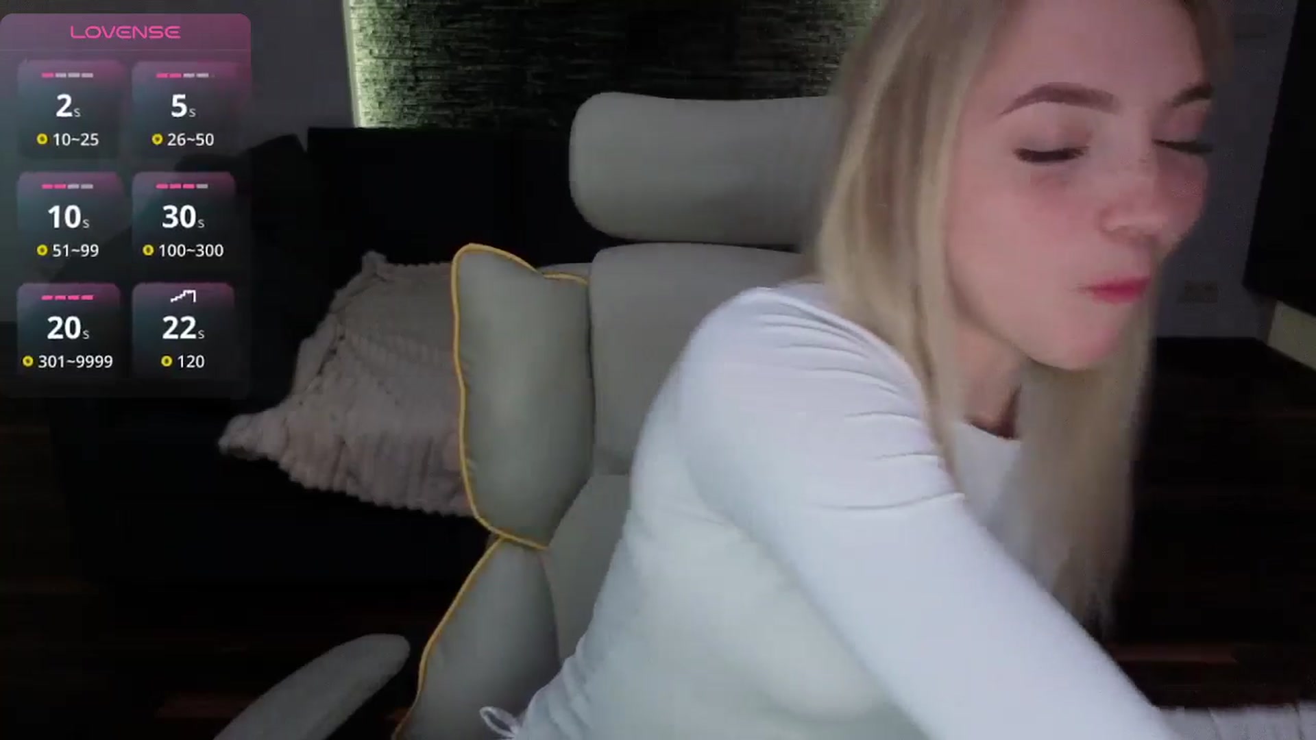 Gallery image thumbnail from Daisyy's myfreecams stream on, 04/20/2026, 20:32 image 7 of 20