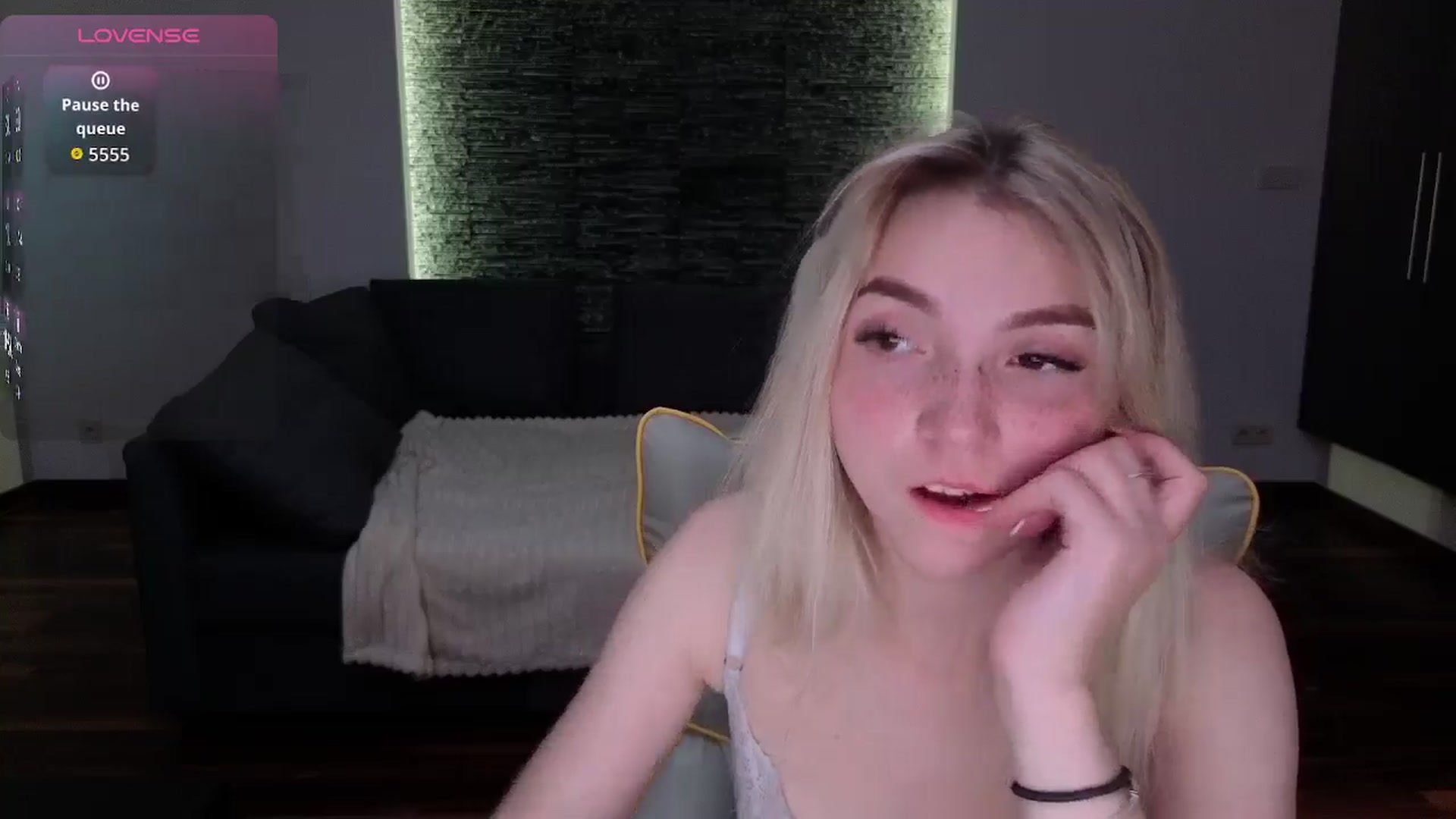 Gallery image thumbnail from Daisyy's myfreecams stream on, 04/21/2026, 21:01 image 3 of 20