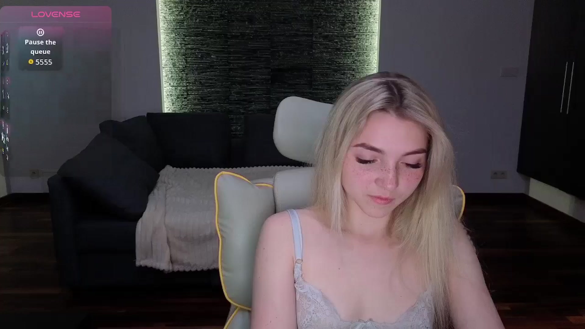 Gallery image thumbnail from Daisyy's myfreecams stream on, 04/21/2026, 21:01 image 12 of 20