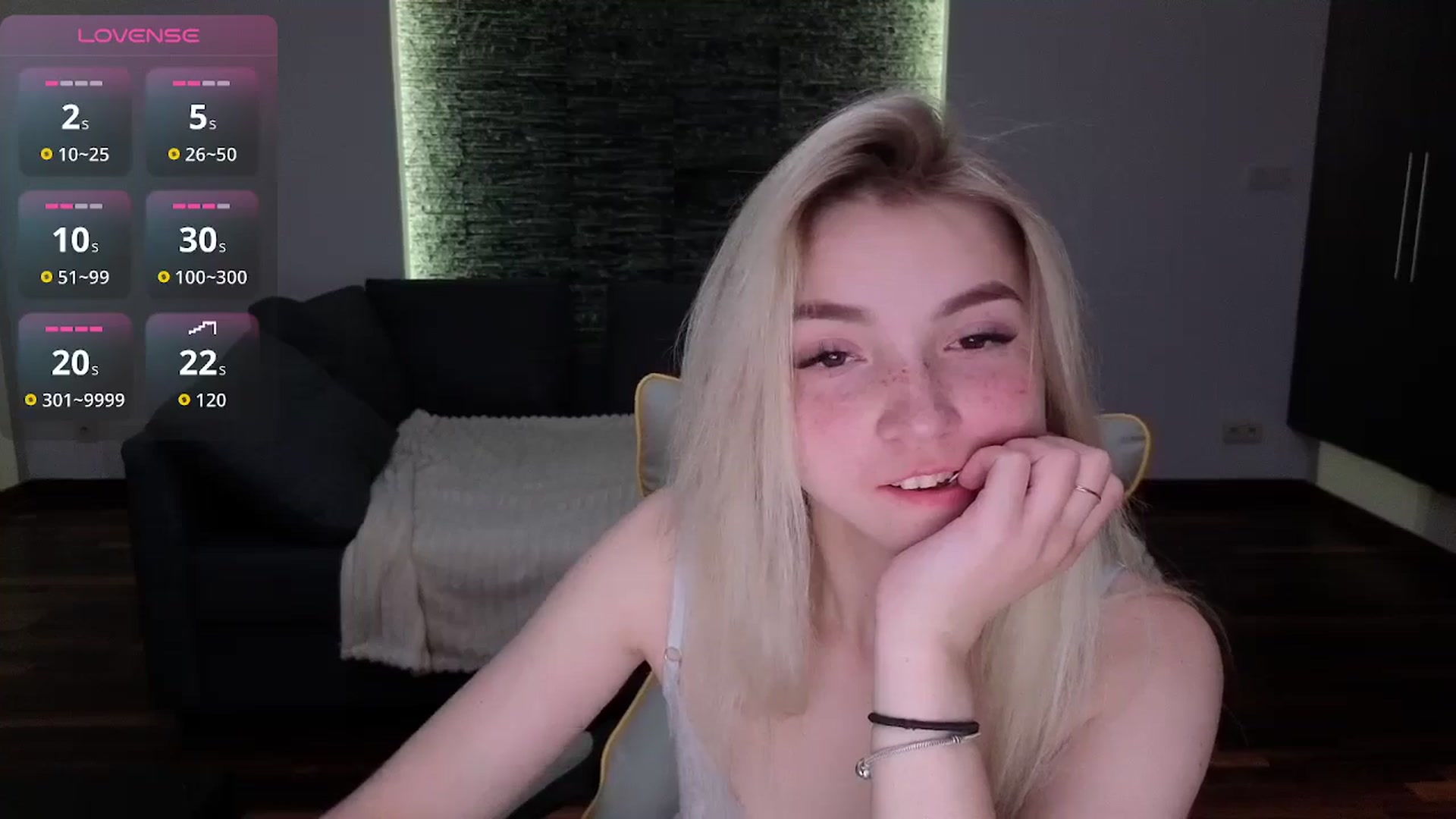 Gallery image thumbnail from Daisyy's myfreecams stream on, 04/21/2026, 21:01 image 15 of 20
