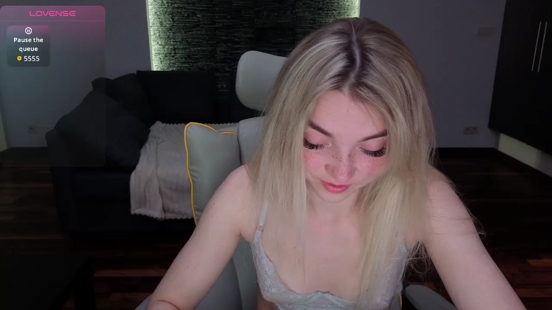 Gallery image thumbnail from Daisyy's myfreecams stream on, 04/21/2026, 22:17 image 11 of 20