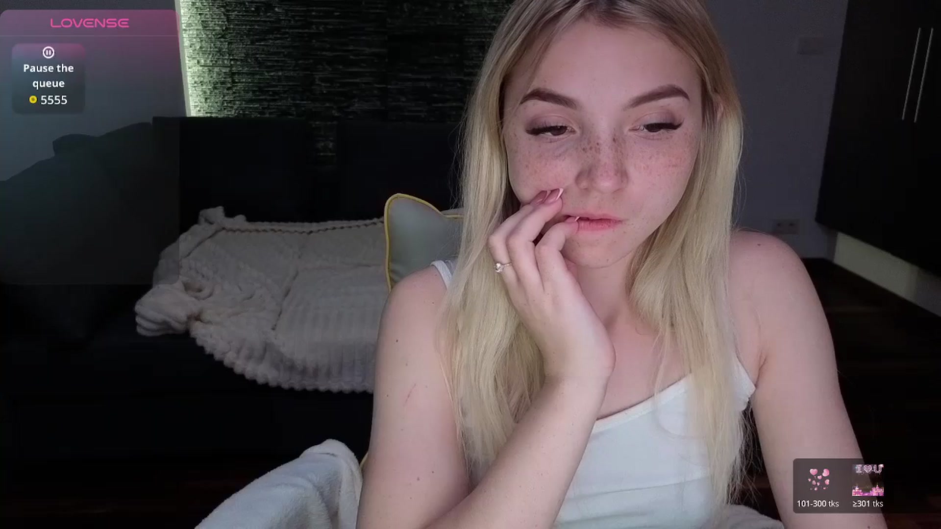 Gallery image thumbnail from Daisyy's myfreecams stream on, 04/22/2026, 19:11 image 2 of 20