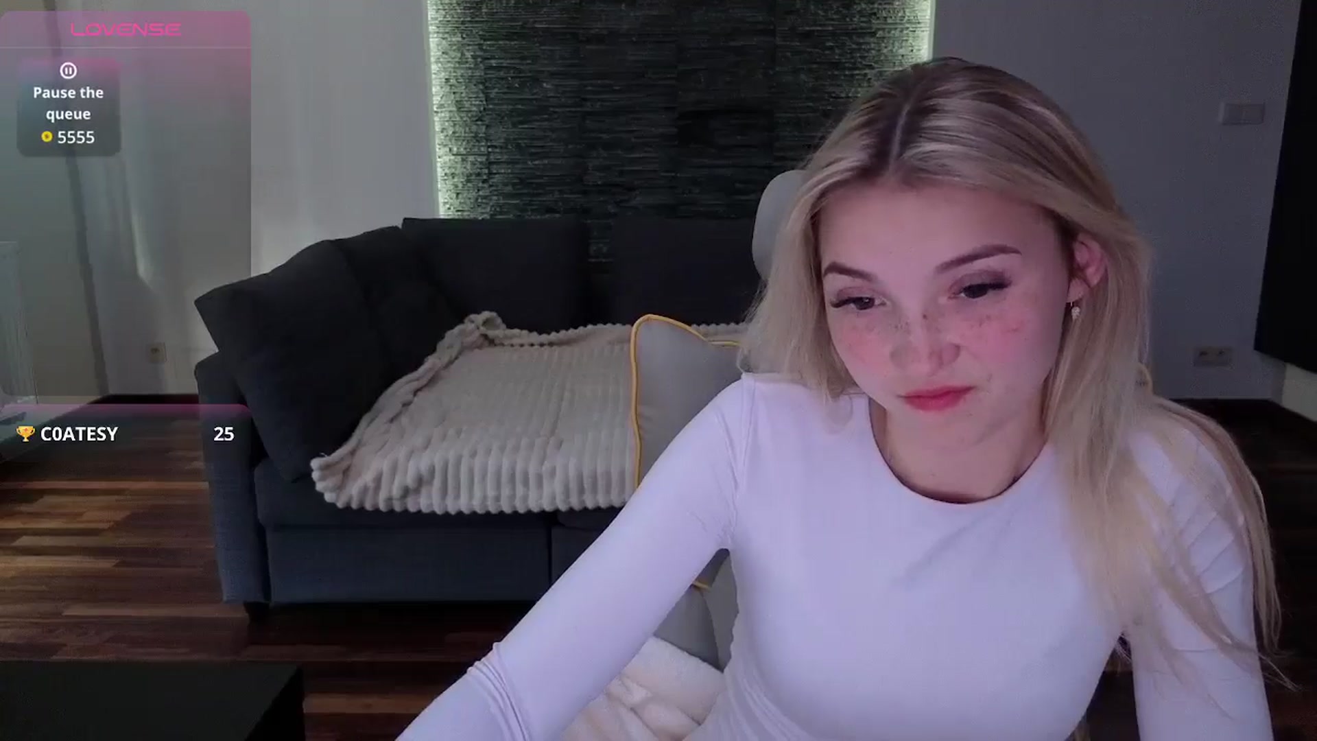 Gallery image thumbnail from Daisyy's myfreecams stream on, 04/28/2026, 16:11 image 2 of 20