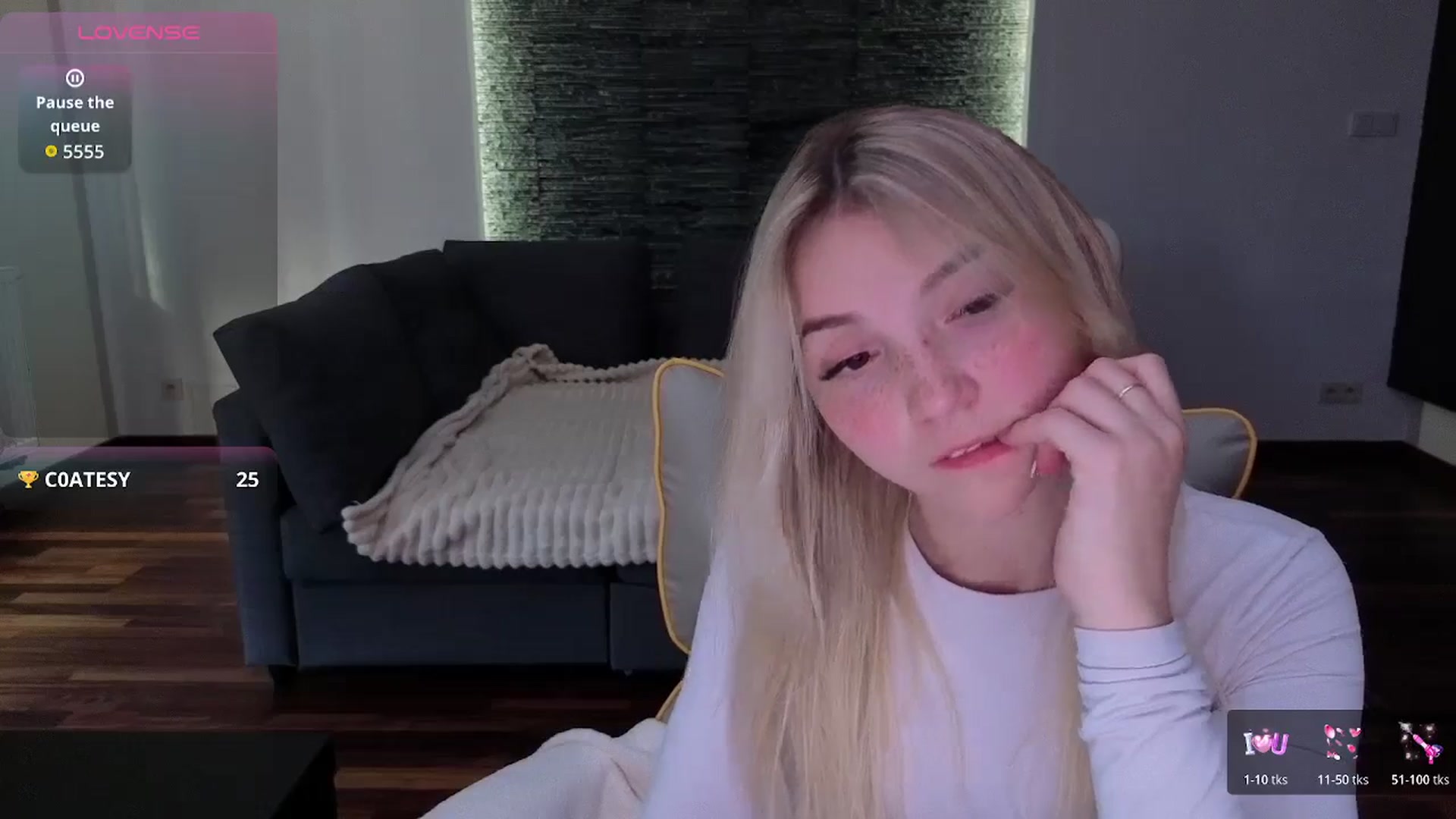 Gallery image thumbnail from Daisyy's myfreecams stream on, 04/28/2026, 16:11 image 13 of 20