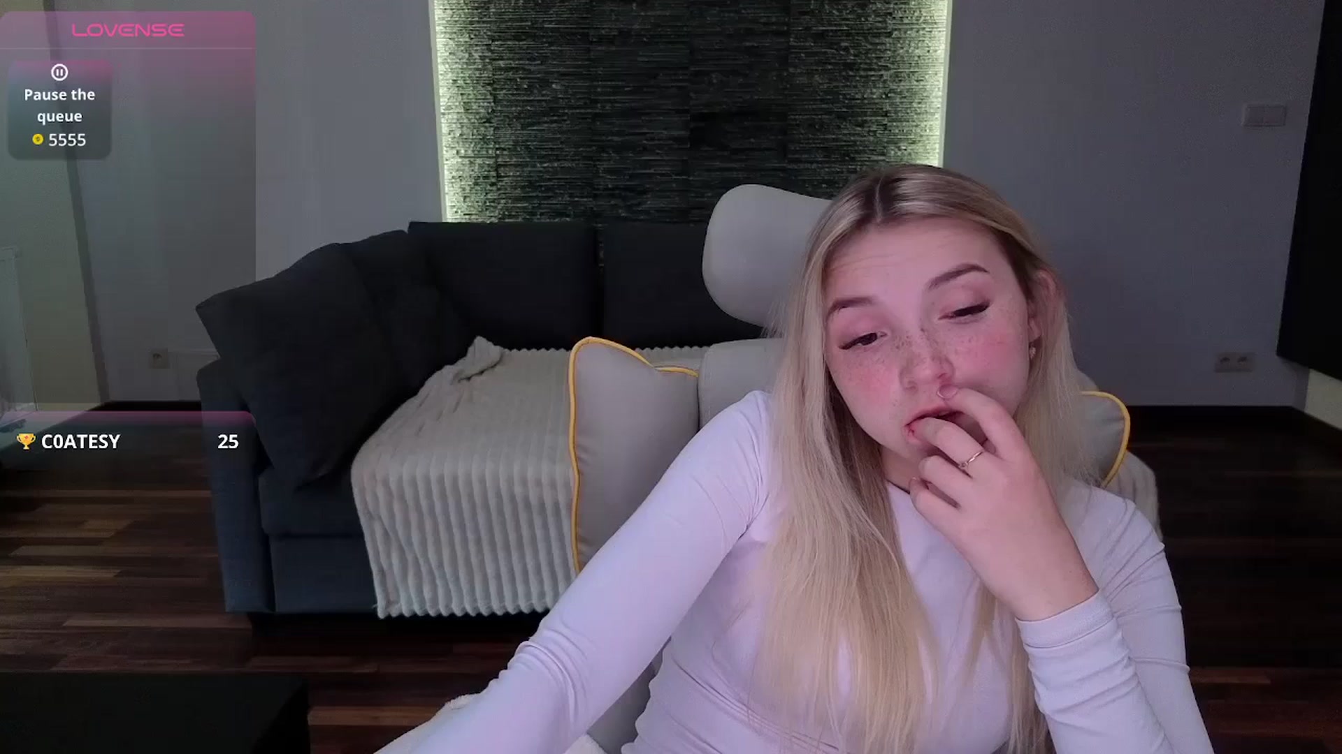 Gallery image thumbnail from Daisyy's myfreecams stream on, 04/28/2026, 18:22 image 1 of 20