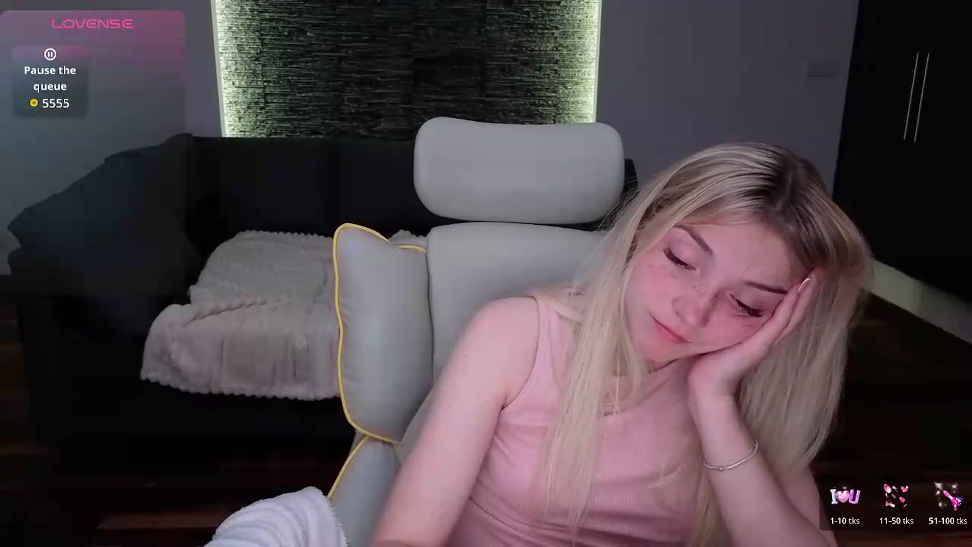 Gallery image thumbnail from Daisyy's myfreecams stream on, 05/04/2026, 20:33 image 15 of 20