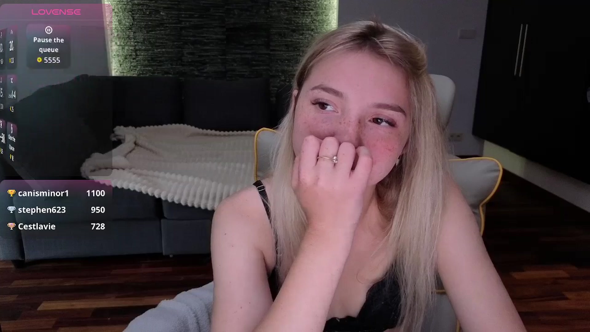Gallery image thumbnail from Daisyy's myfreecams stream on, 05/06/2026, 18:36 image 4 of 20