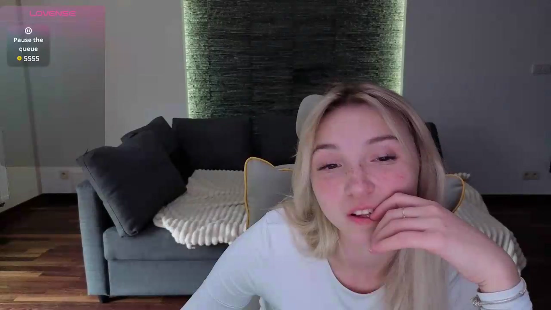 Gallery image thumbnail from Daisyy's myfreecams stream on, 05/13/2026, 13:33 image 5 of 20