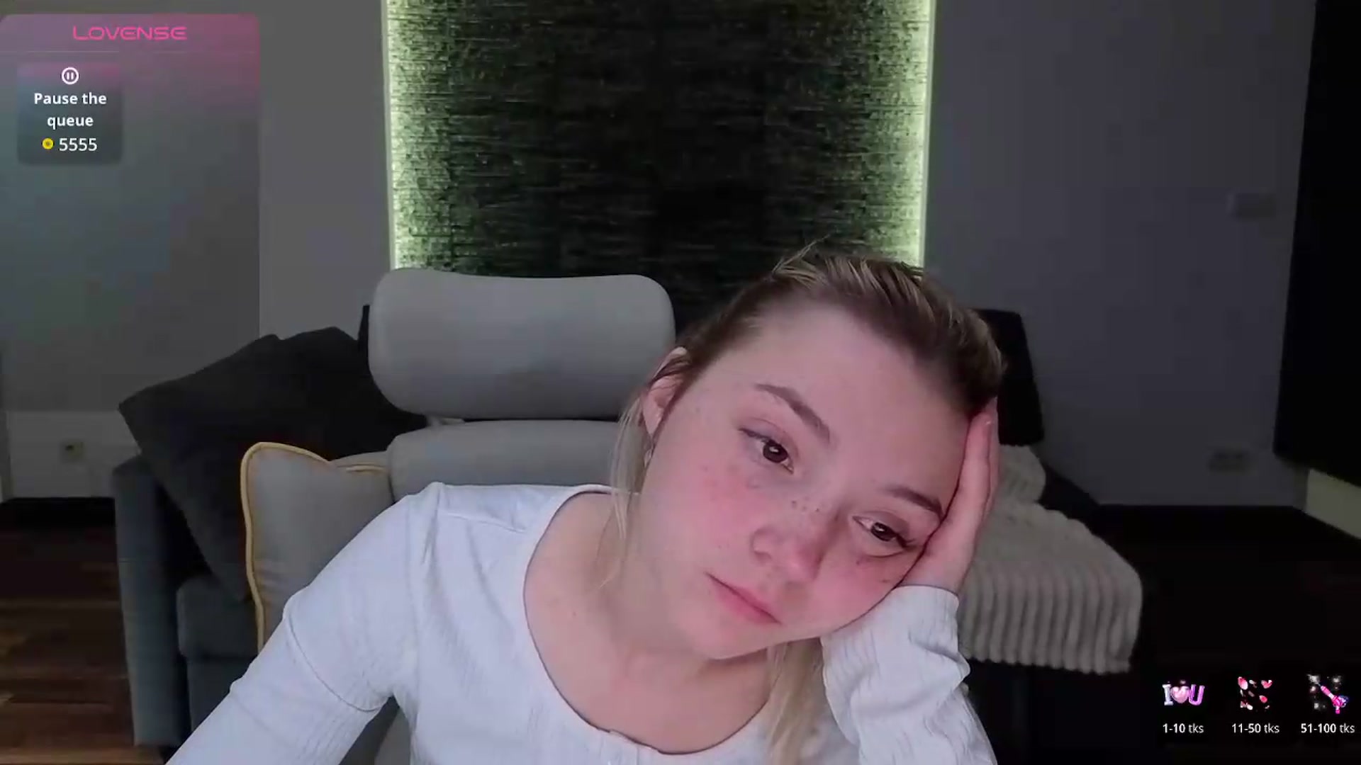 Gallery image thumbnail from Daisyy's myfreecams stream on, 05/18/2026, 16:44 image 18 of 20