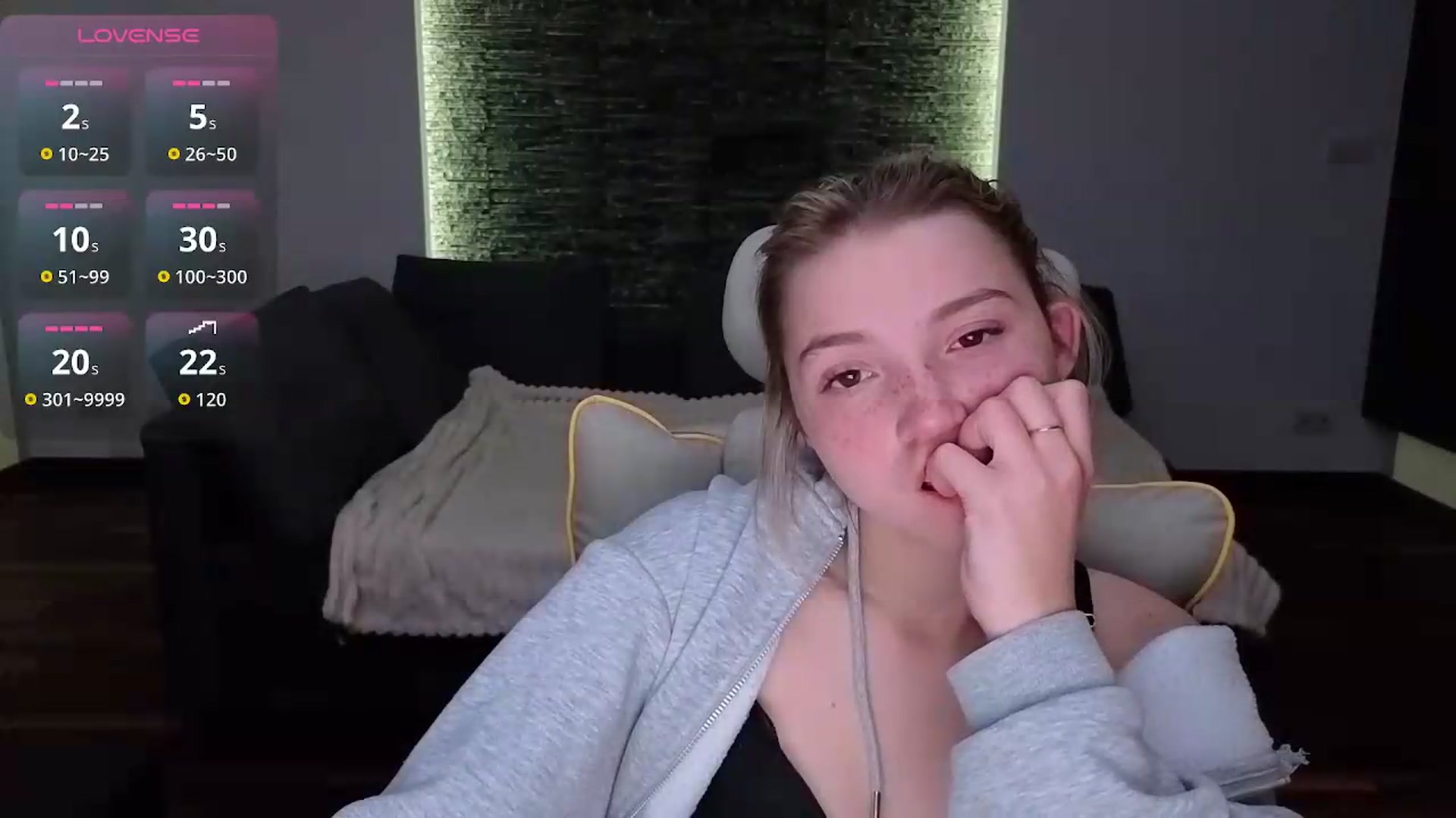 Gallery image thumbnail from Daisyy's myfreecams stream on, 05/18/2026, 19:41 image 16 of 20