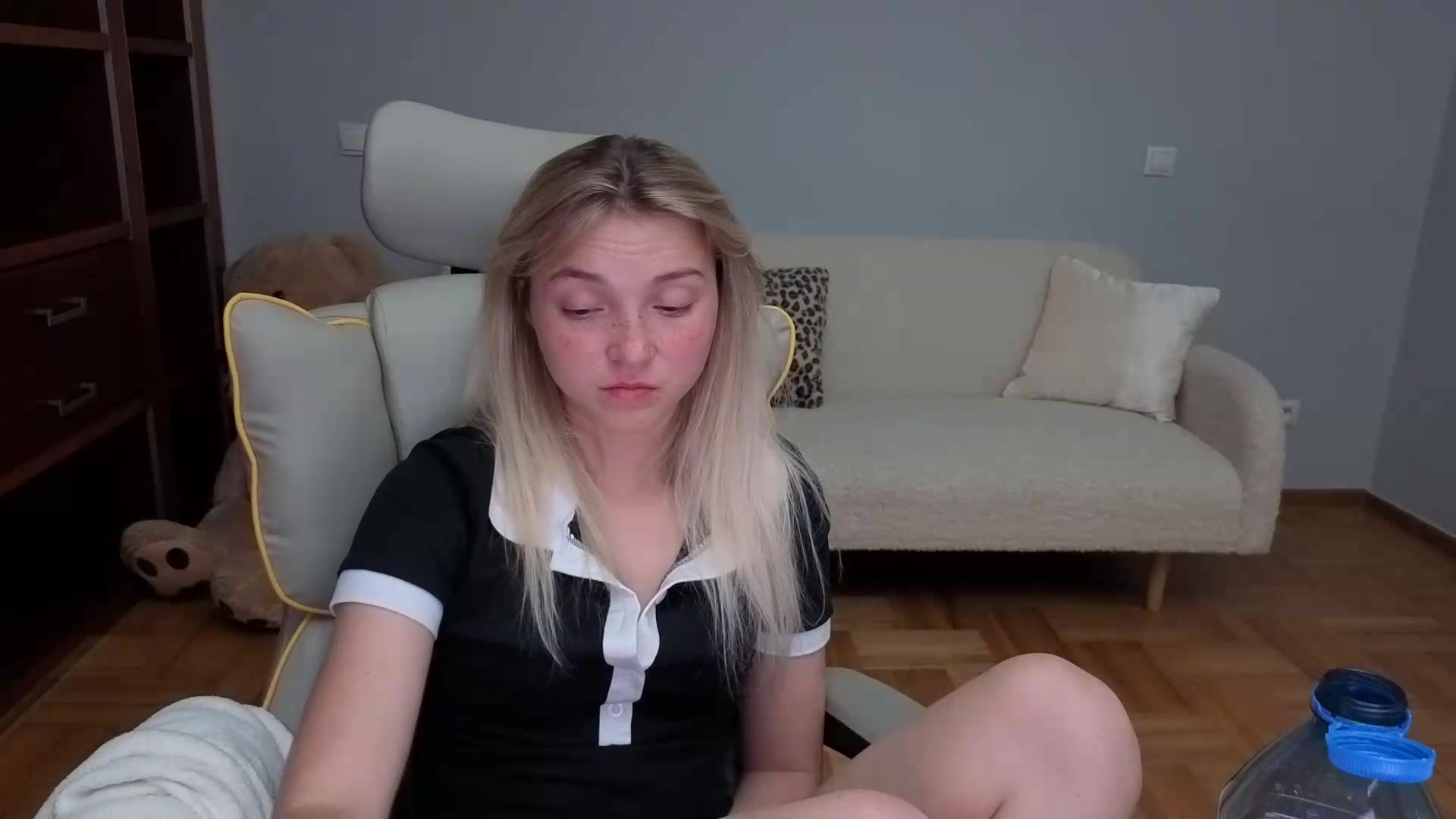 Gallery image thumbnail from Daisyy's myfreecams stream on, 05/29/2026, 21:05 image 17 of 20