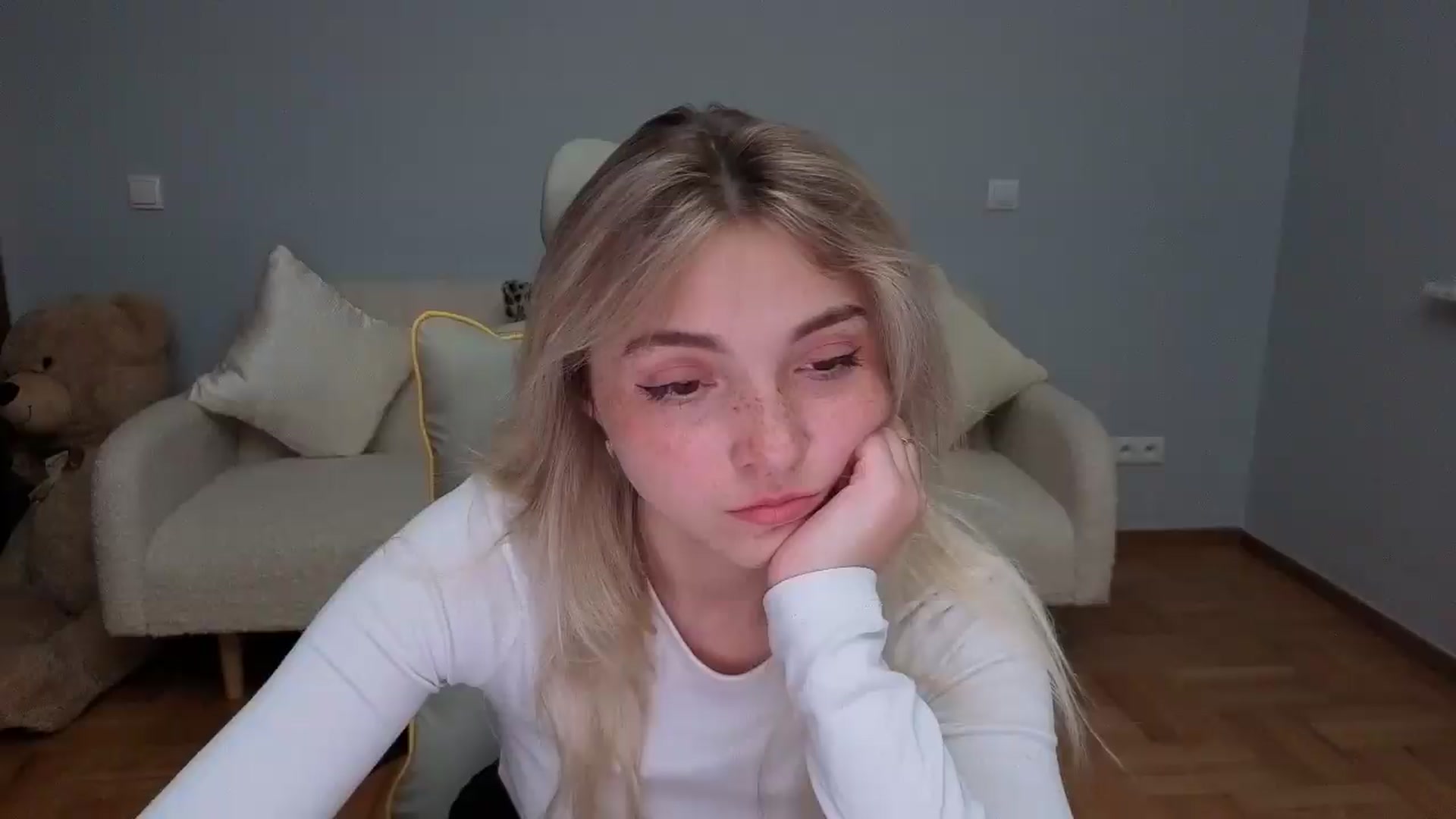 Gallery image thumbnail from Daisyy's myfreecams stream on, 05/30/2026, 13:34 image 7 of 20