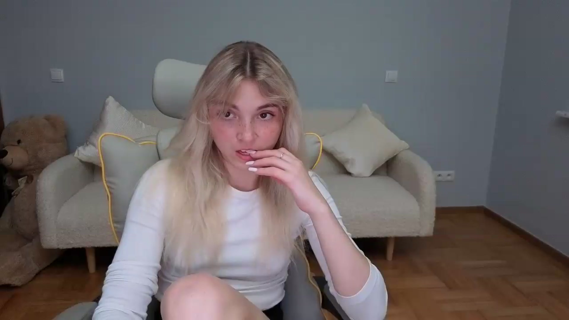 Gallery image thumbnail from Daisyy's myfreecams stream on, 05/30/2026, 13:34 image 9 of 20