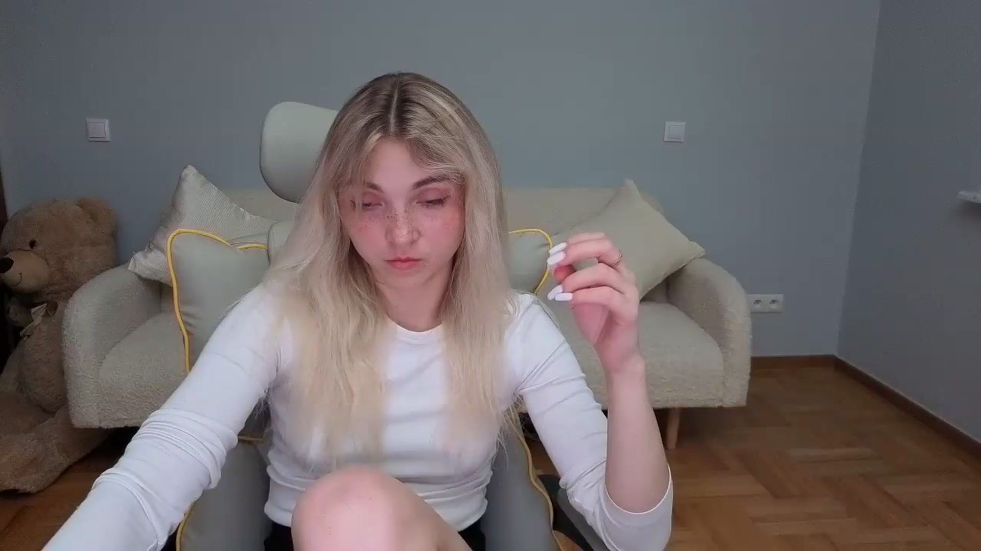 Gallery image thumbnail from Daisyy's myfreecams stream on, 05/30/2026, 13:34 image 10 of 20
