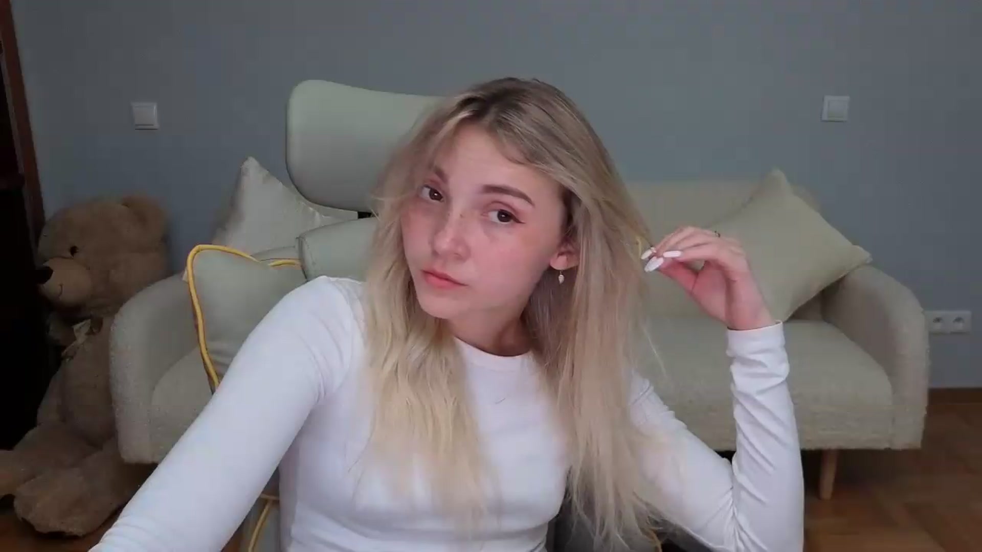 Gallery image thumbnail from Daisyy's myfreecams stream on, 05/30/2026, 13:34 image 18 of 20