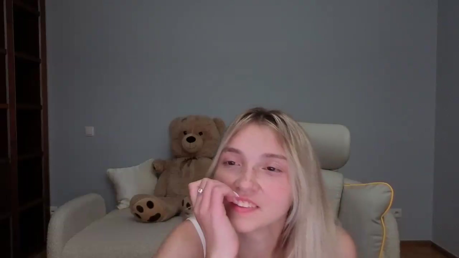 Gallery image thumbnail from Daisyy's myfreecams stream on, 06/02/2026, 22:20 image 16 of 20