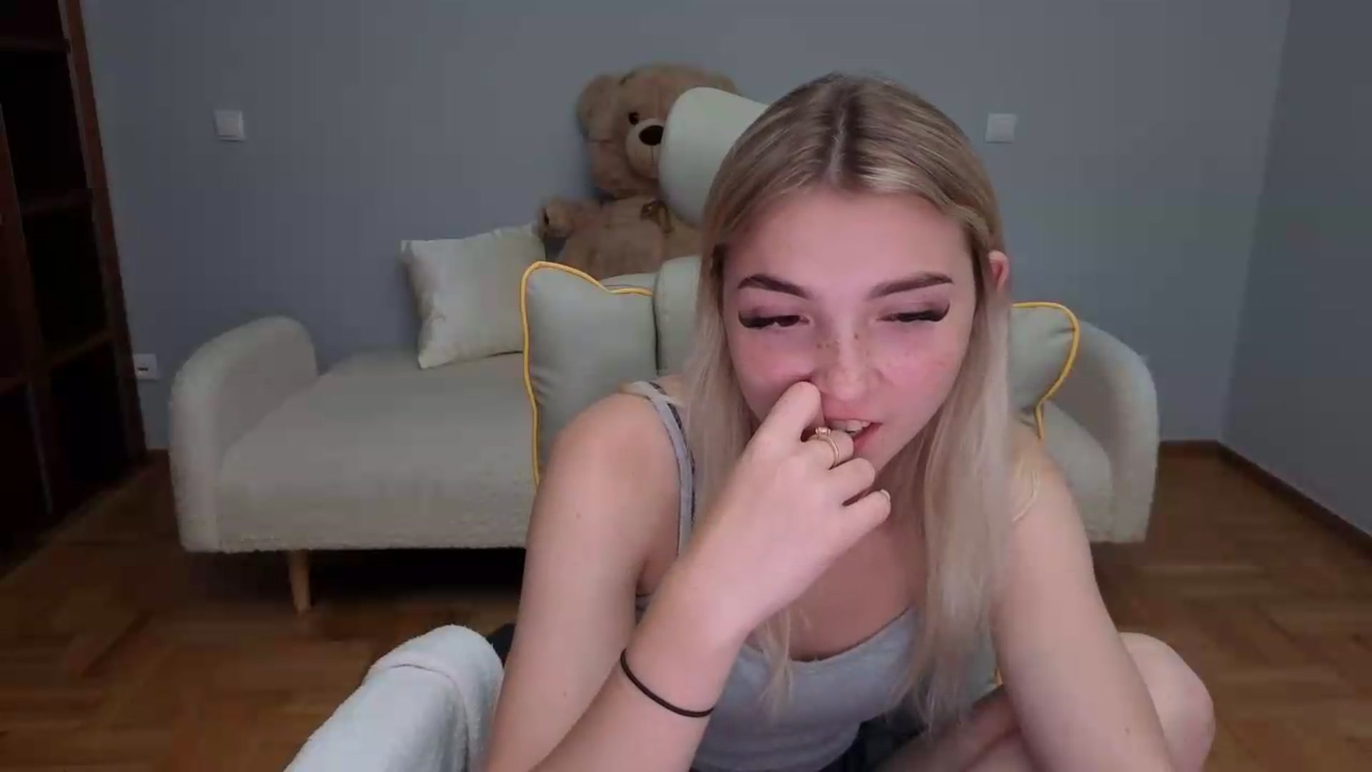 Gallery image thumbnail from Daisyy's myfreecams stream on, 06/03/2026, 18:18 image 11 of 20