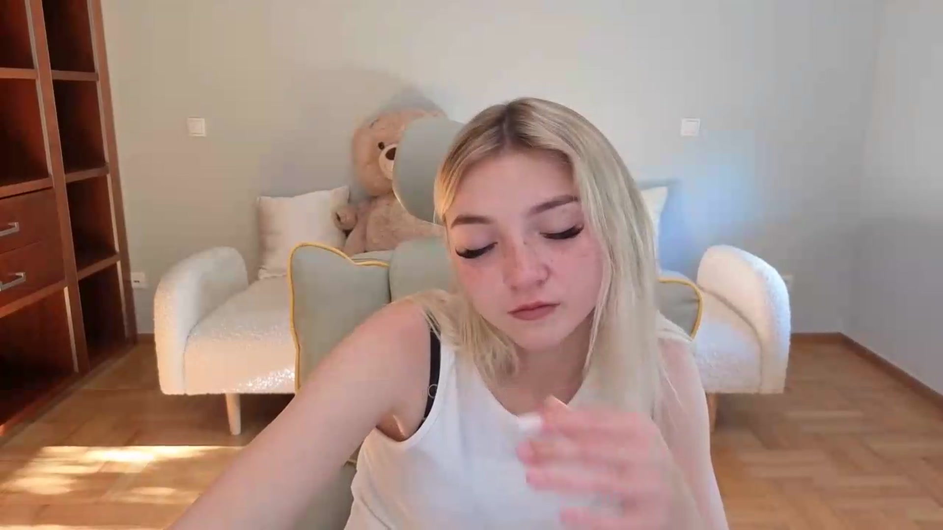 Gallery image thumbnail from Daisyy's myfreecams stream on, 06/06/2026, 17:01 image 5 of 20