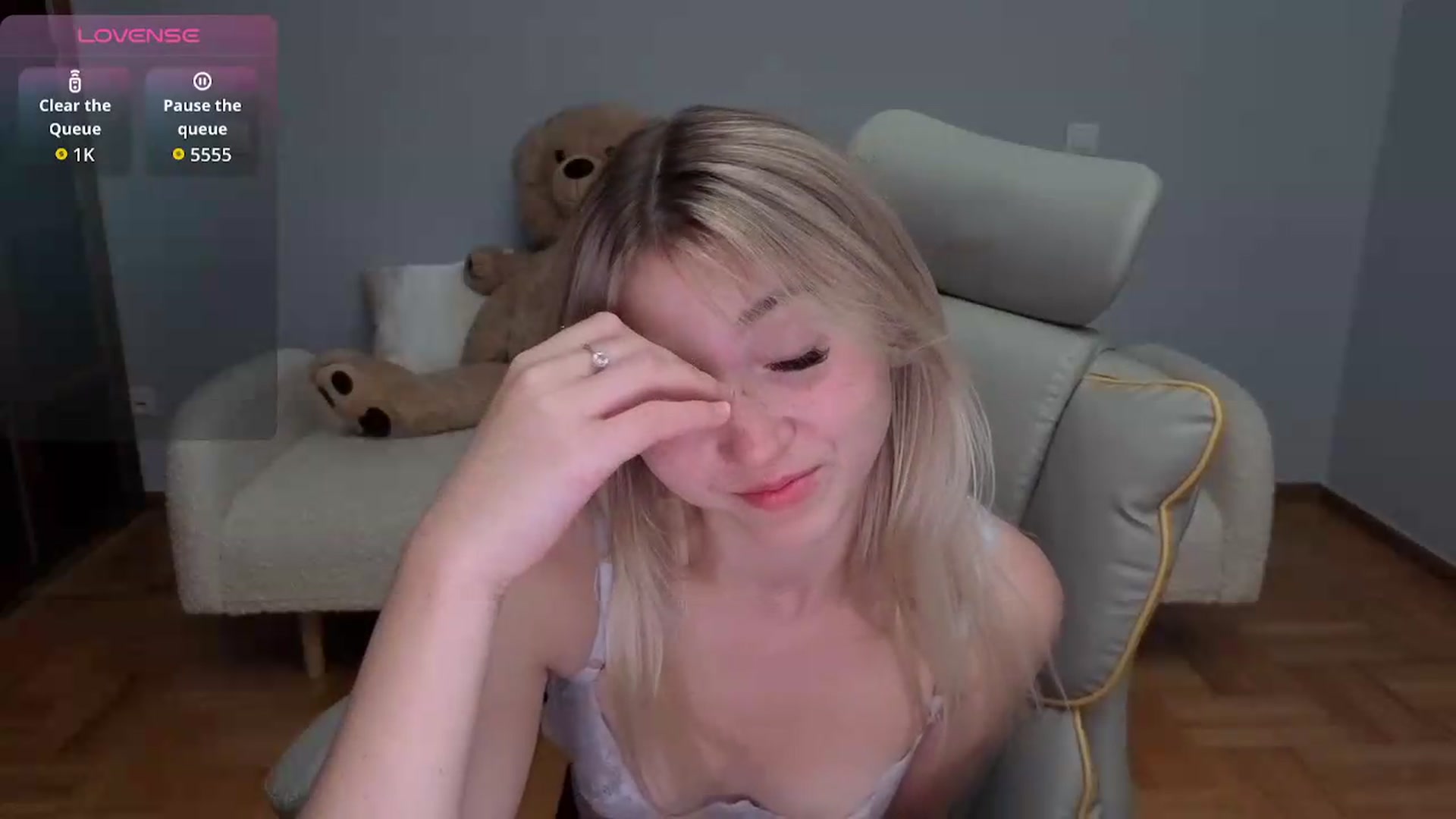 Gallery image thumbnail from Daisyy's myfreecams stream on, 06/08/2026, 19:16 image 19 of 20