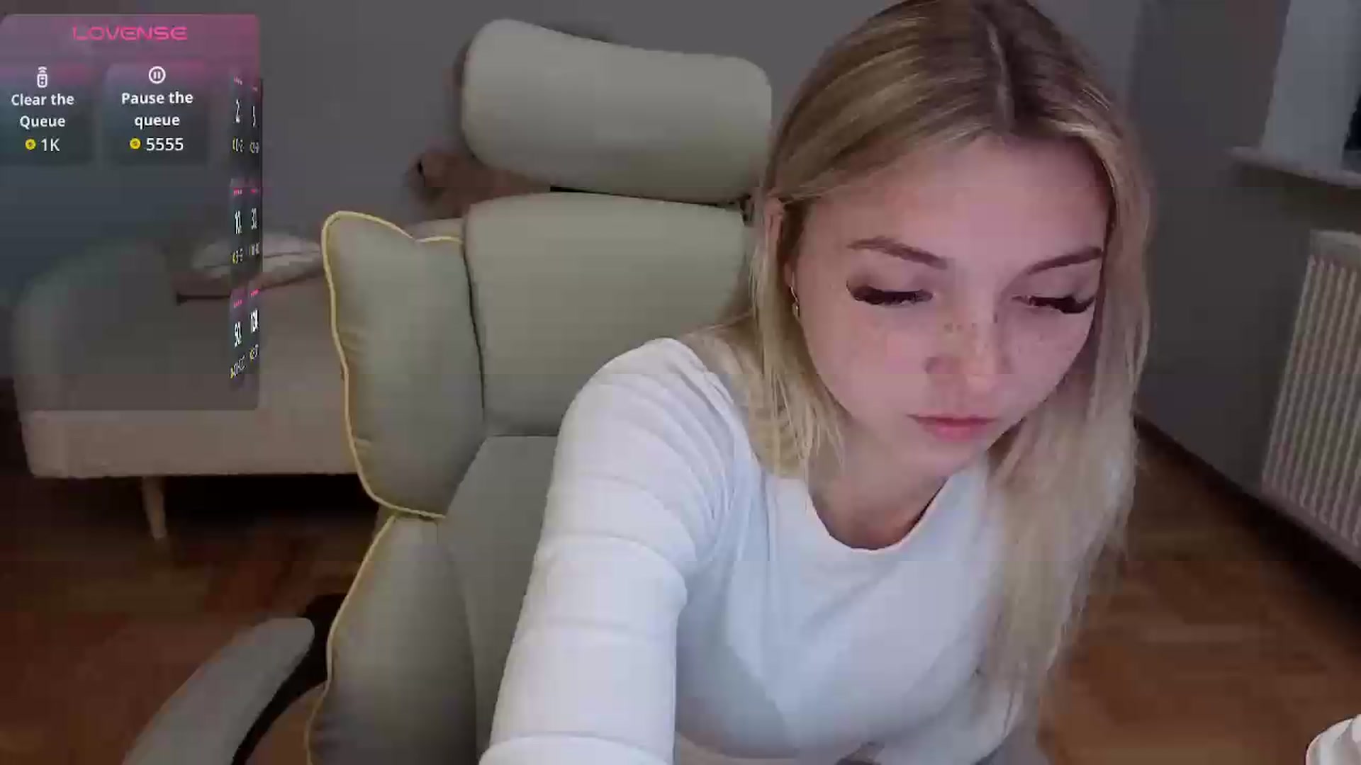 Gallery image thumbnail from Daisyy's myfreecams stream on, 06/15/2026, 17:14 image 12 of 20