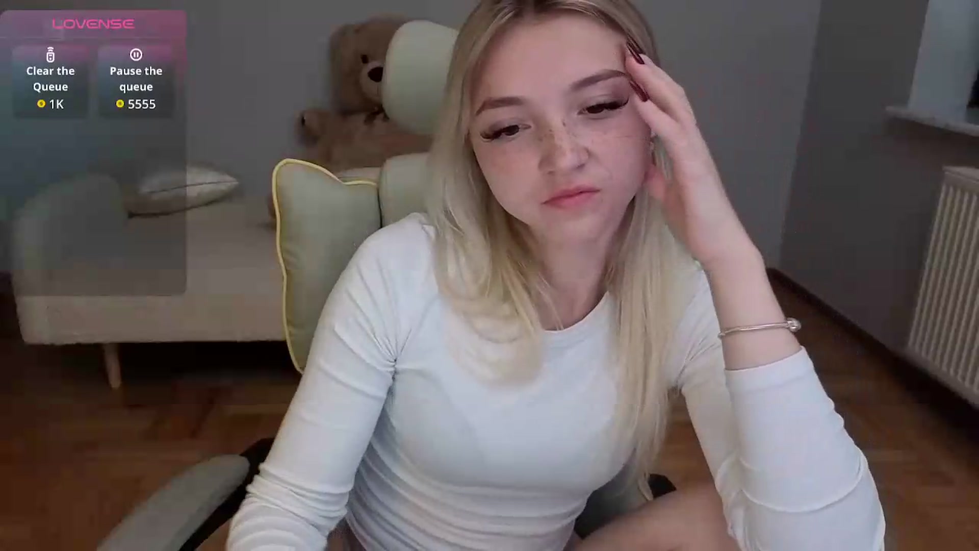 Gallery image thumbnail from Daisyy's myfreecams stream on, 06/15/2026, 17:34 image 12 of 20