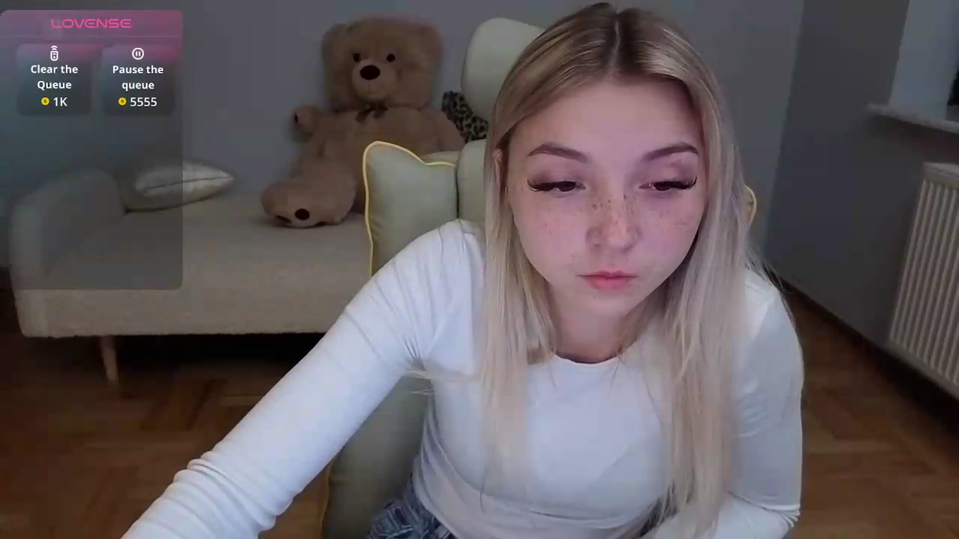 Gallery image thumbnail from Daisyy's myfreecams stream on, 06/15/2026, 19:00 image 4 of 20