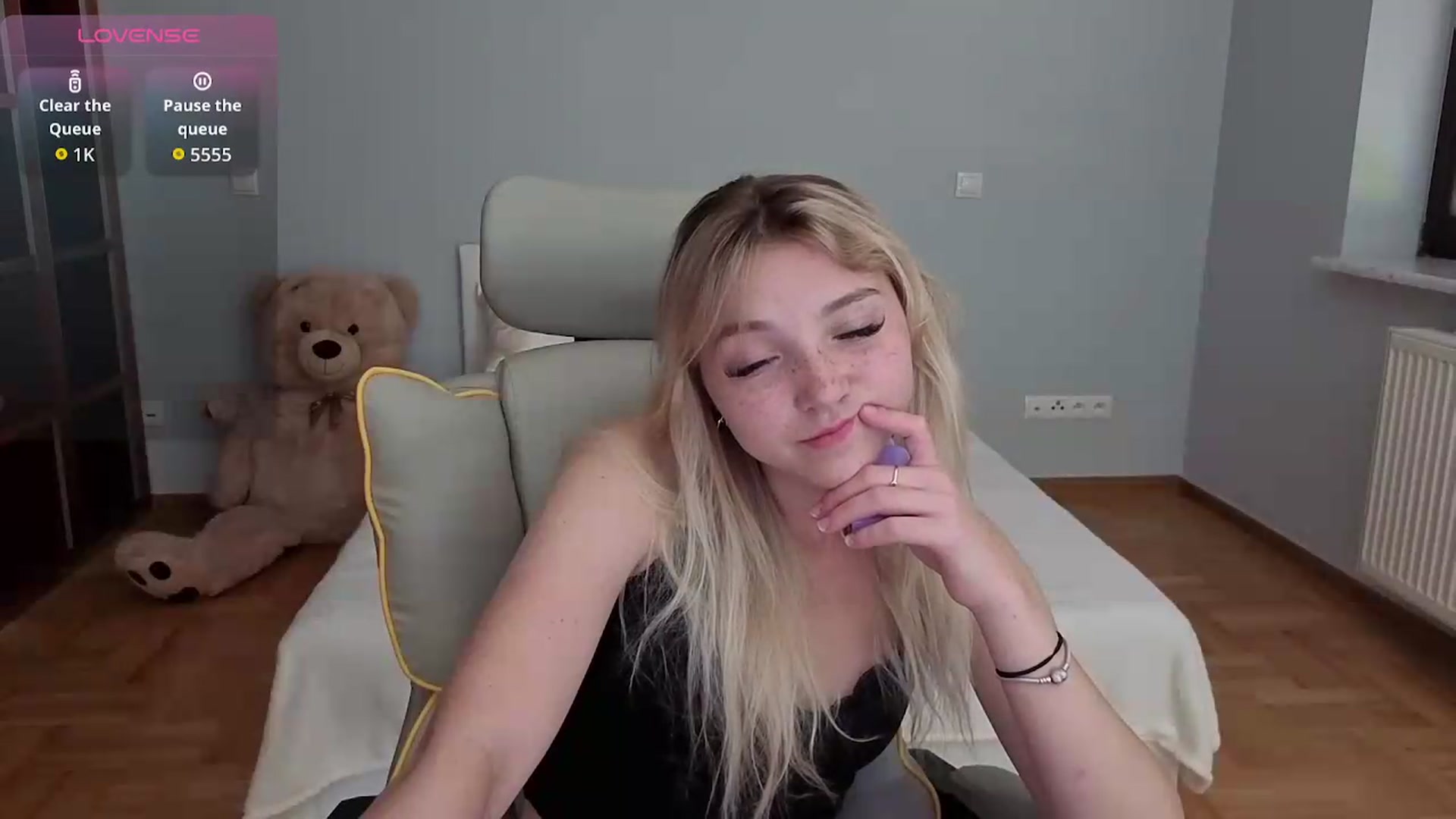 Gallery image thumbnail from Daisyy's myfreecams stream on, 06/19/2026, 15:01 image 7 of 20