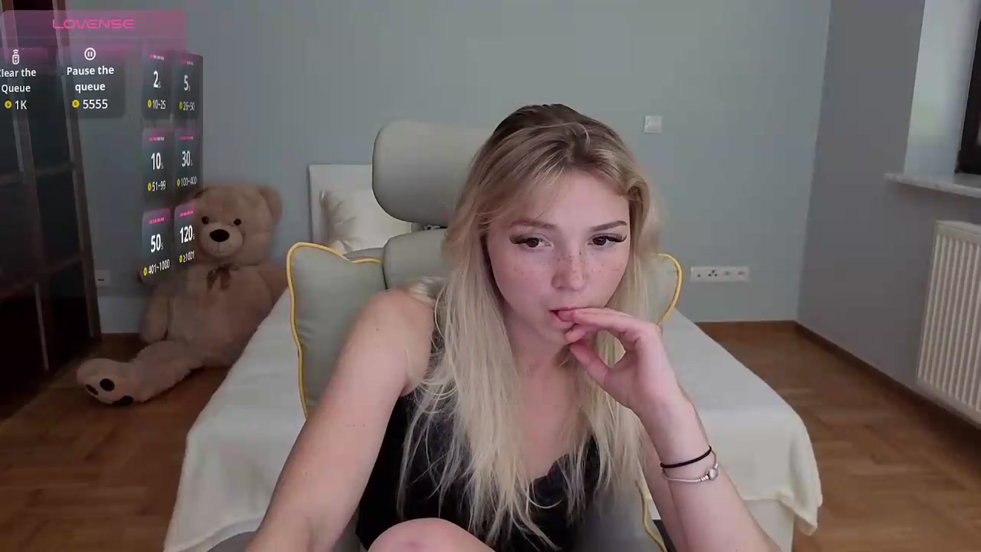 Gallery image thumbnail from Daisyy's myfreecams stream on, 06/19/2026, 15:01 image 12 of 20