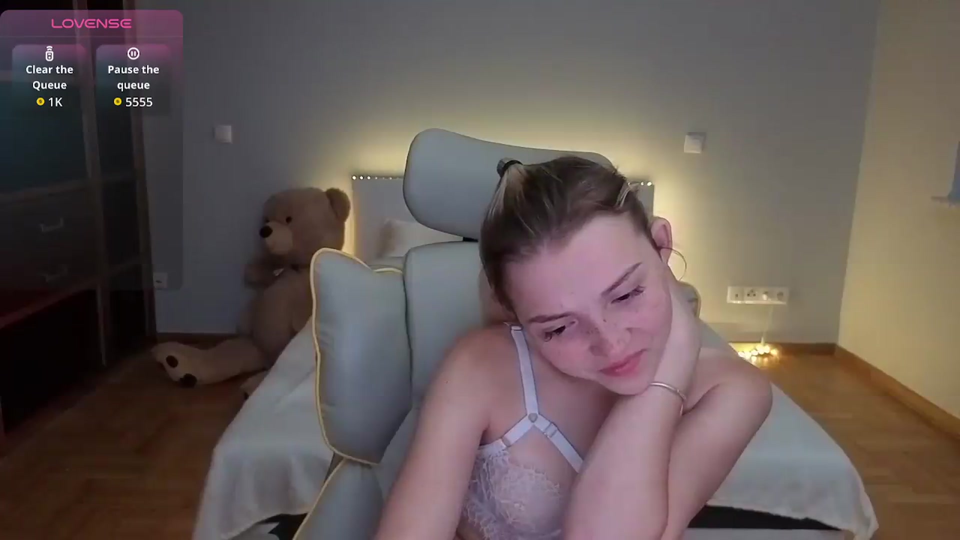 Gallery image thumbnail from Daisyy's myfreecams stream on, 07/14/2026, 02:47 image 17 of 20