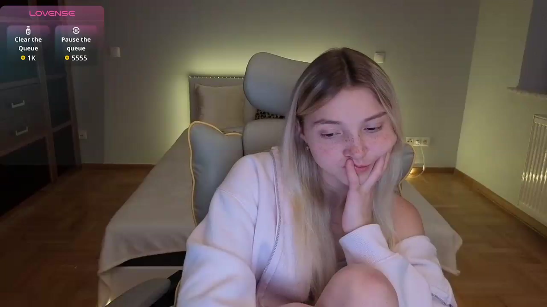 Gallery image thumbnail from Daisyy's myfreecams stream on, 07/19/2026, 17:27 image 4 of 20