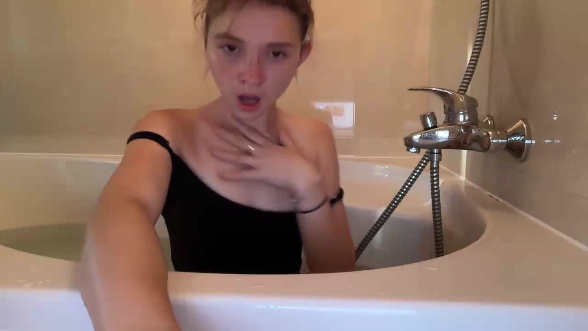 Gallery image thumbnail from Daisyy's myfreecams stream on, 07/29/2026, 18:01 image 10 of 20