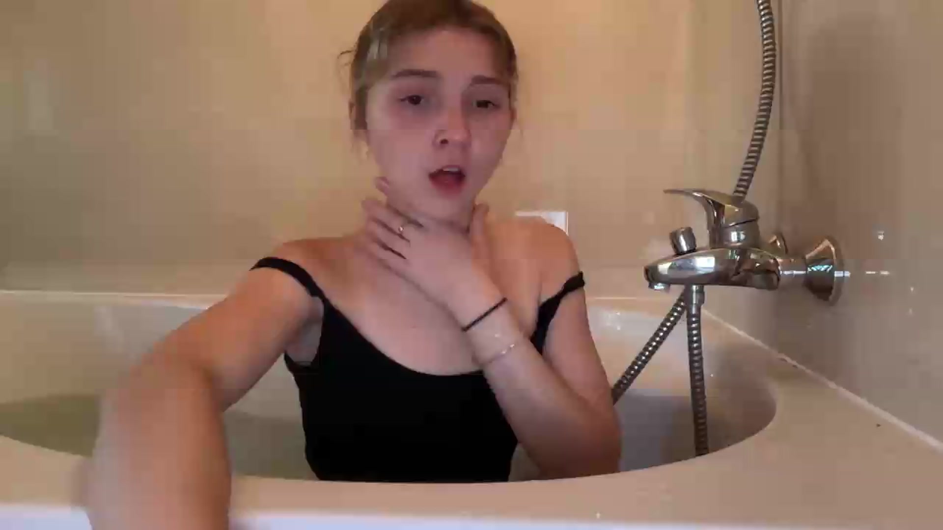Gallery image thumbnail from Daisyy's myfreecams stream on, 07/29/2026, 18:01 image 1 of 20