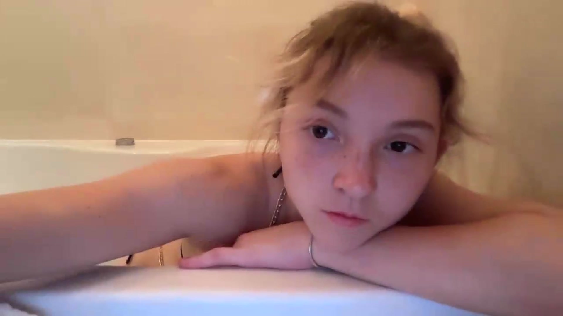 Gallery image thumbnail from Daisyy's myfreecams stream on, 08/03/2026, 20:56 image 7 of 20