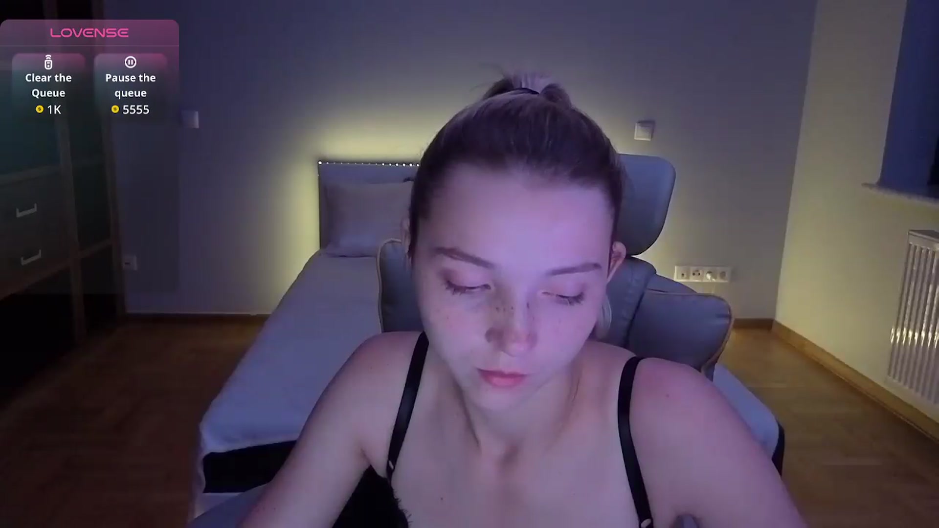 Gallery image thumbnail from Daisyy's myfreecams stream on, 08/04/2026, 22:42 image 17 of 20