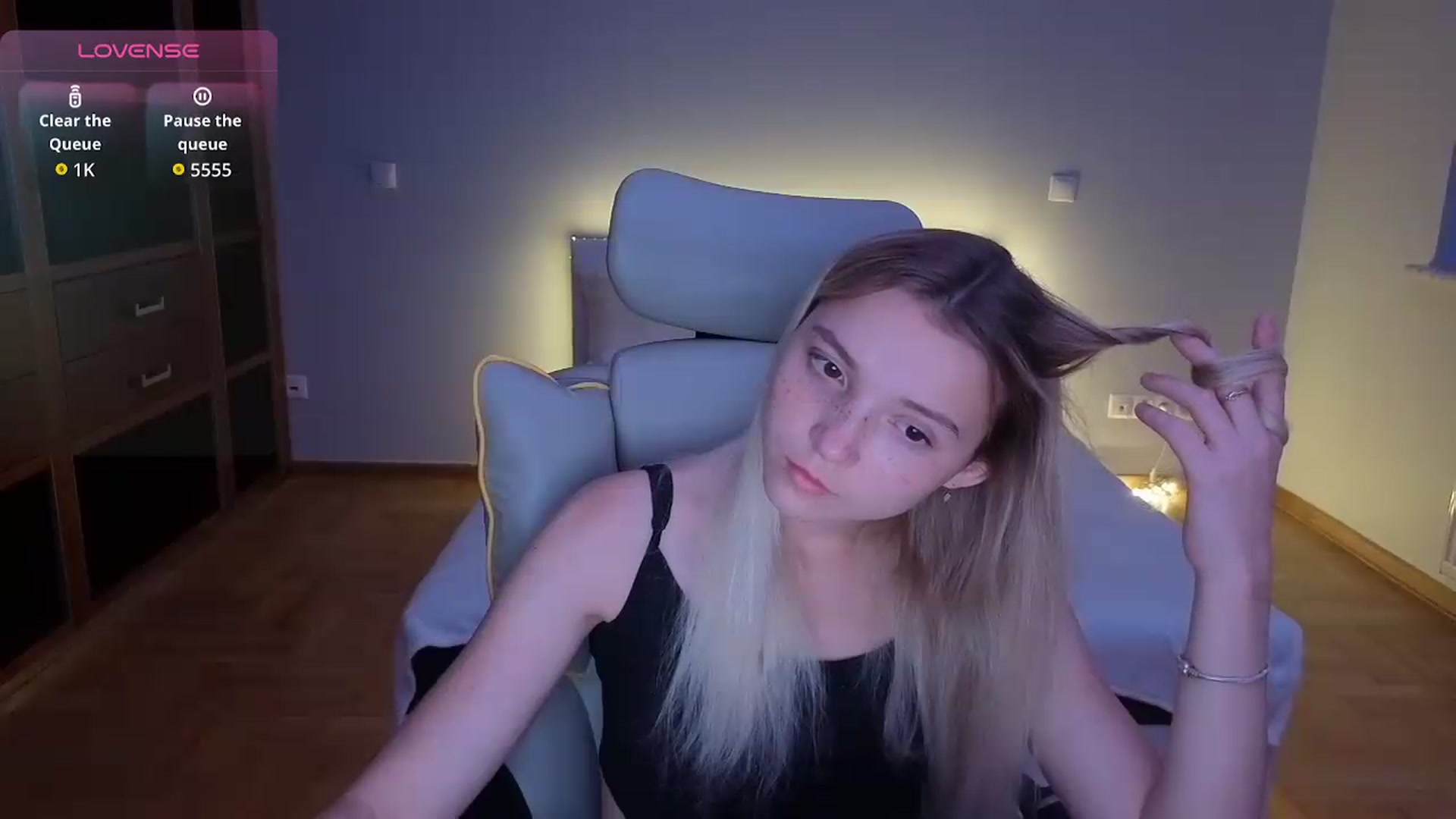 Gallery image thumbnail from Daisyy's myfreecams stream on, 08/05/2026, 24:17 image 13 of 20