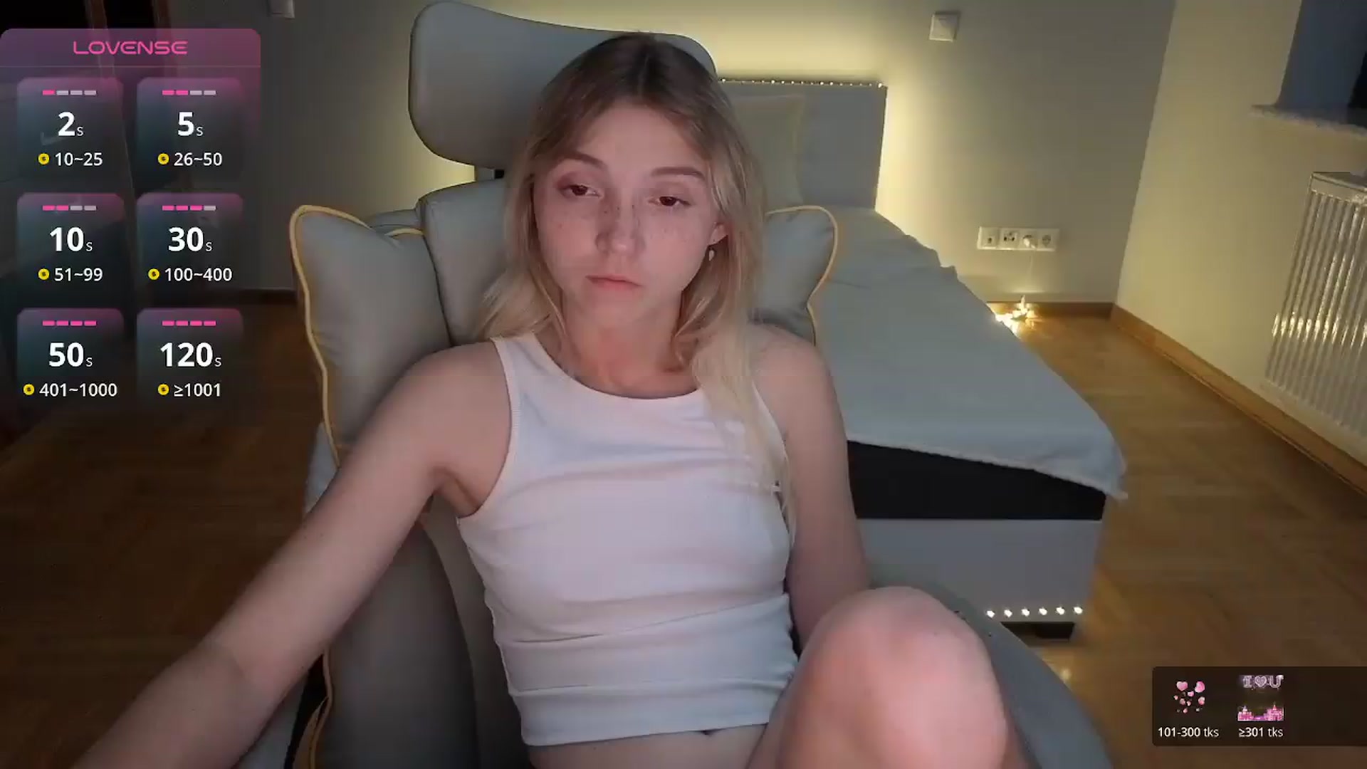 Gallery image thumbnail from Daisyy's myfreecams stream on, 08/06/2026, 24:32 image 19 of 20