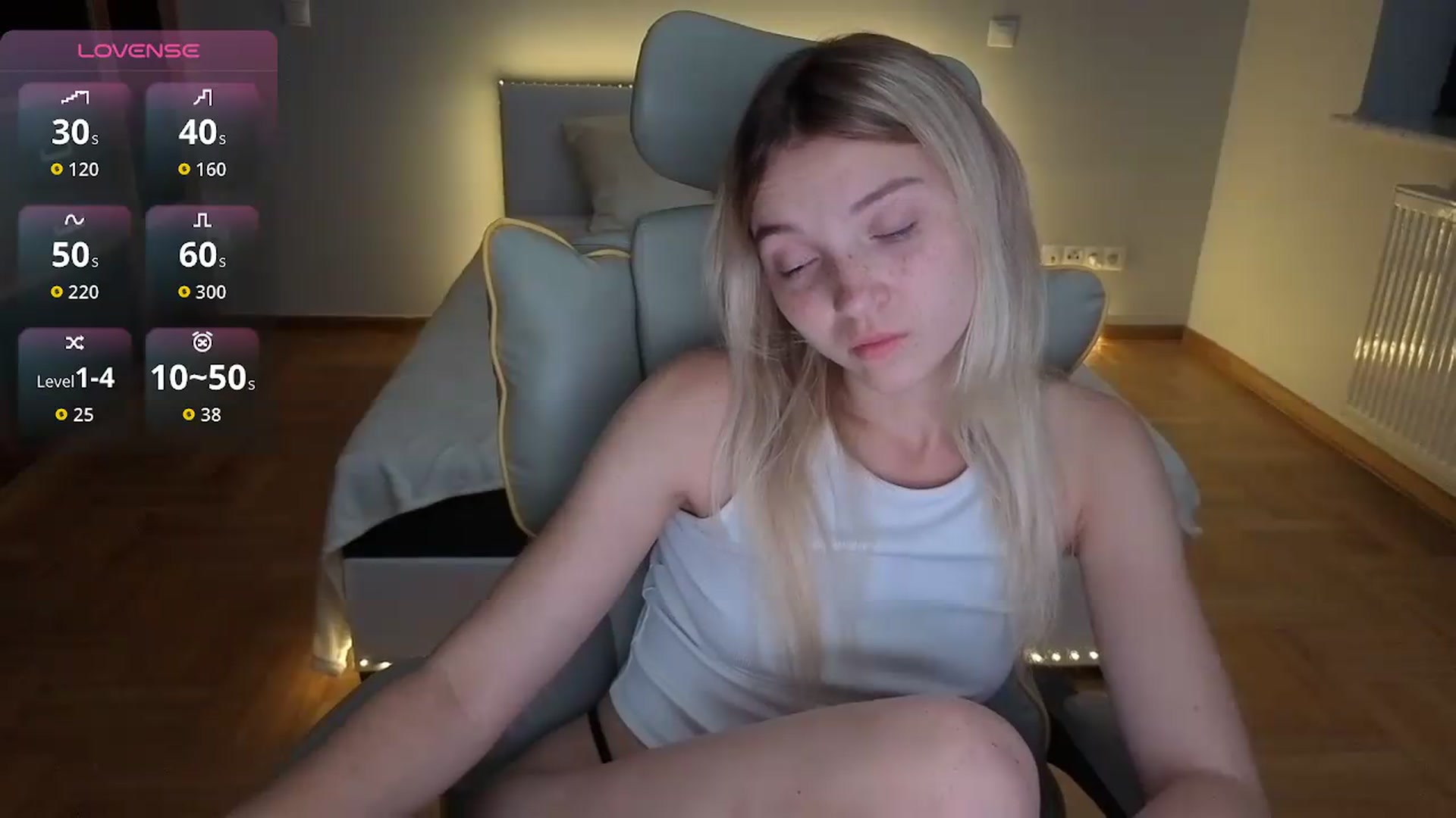 Gallery image thumbnail from Daisyy's myfreecams stream on, 08/06/2026, 24:32 image 12 of 20