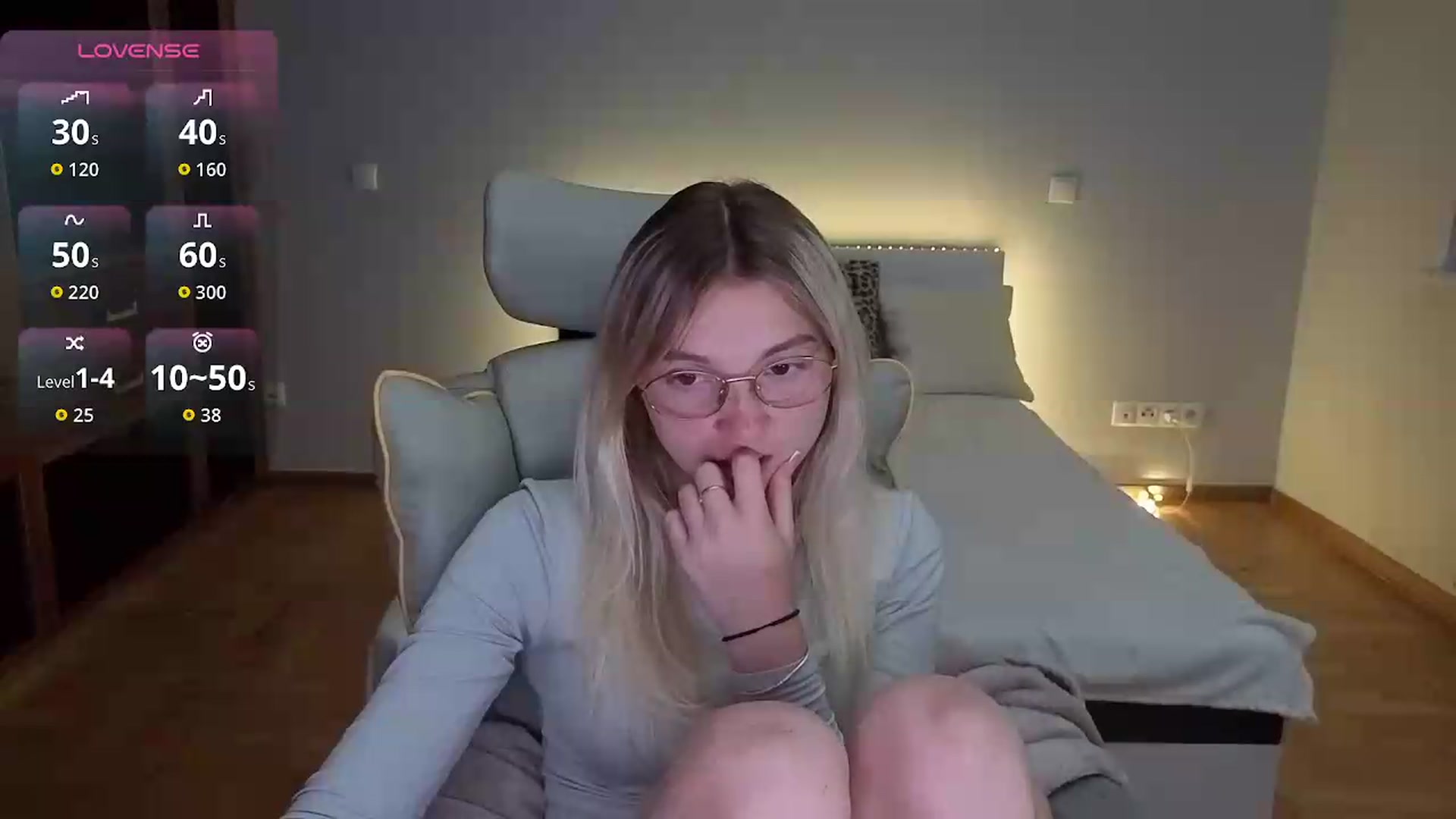 Gallery image thumbnail from Daisyy's myfreecams stream on, 08/19/2026, 01:14 image 17 of 20